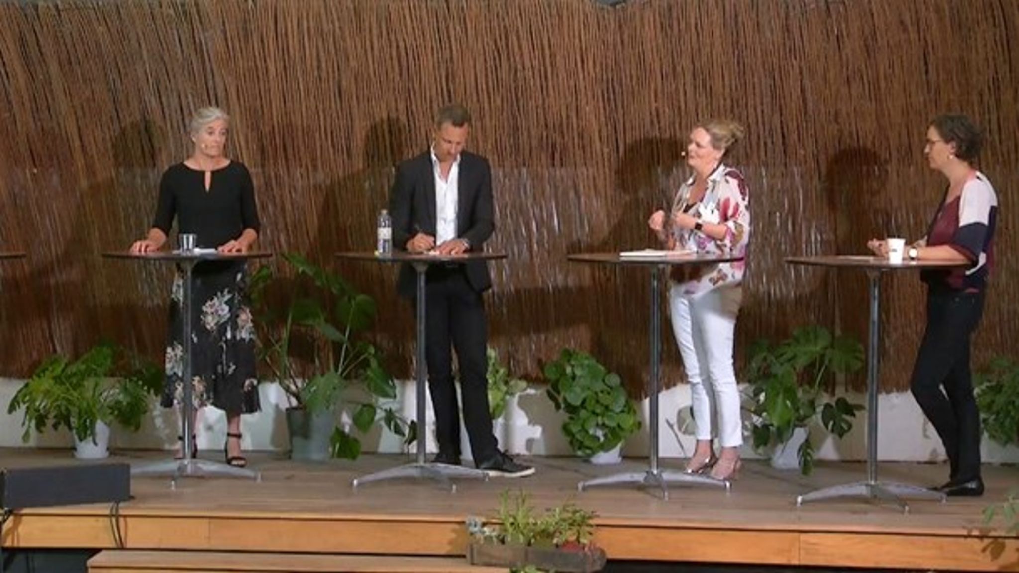 Til Altingets Sommermøde diskuterede blandt andet Direktør i Hjerteforeningen Anne Kaltorft (t.h.) digitaliseringen af sundhedsvæsnenet.<br>