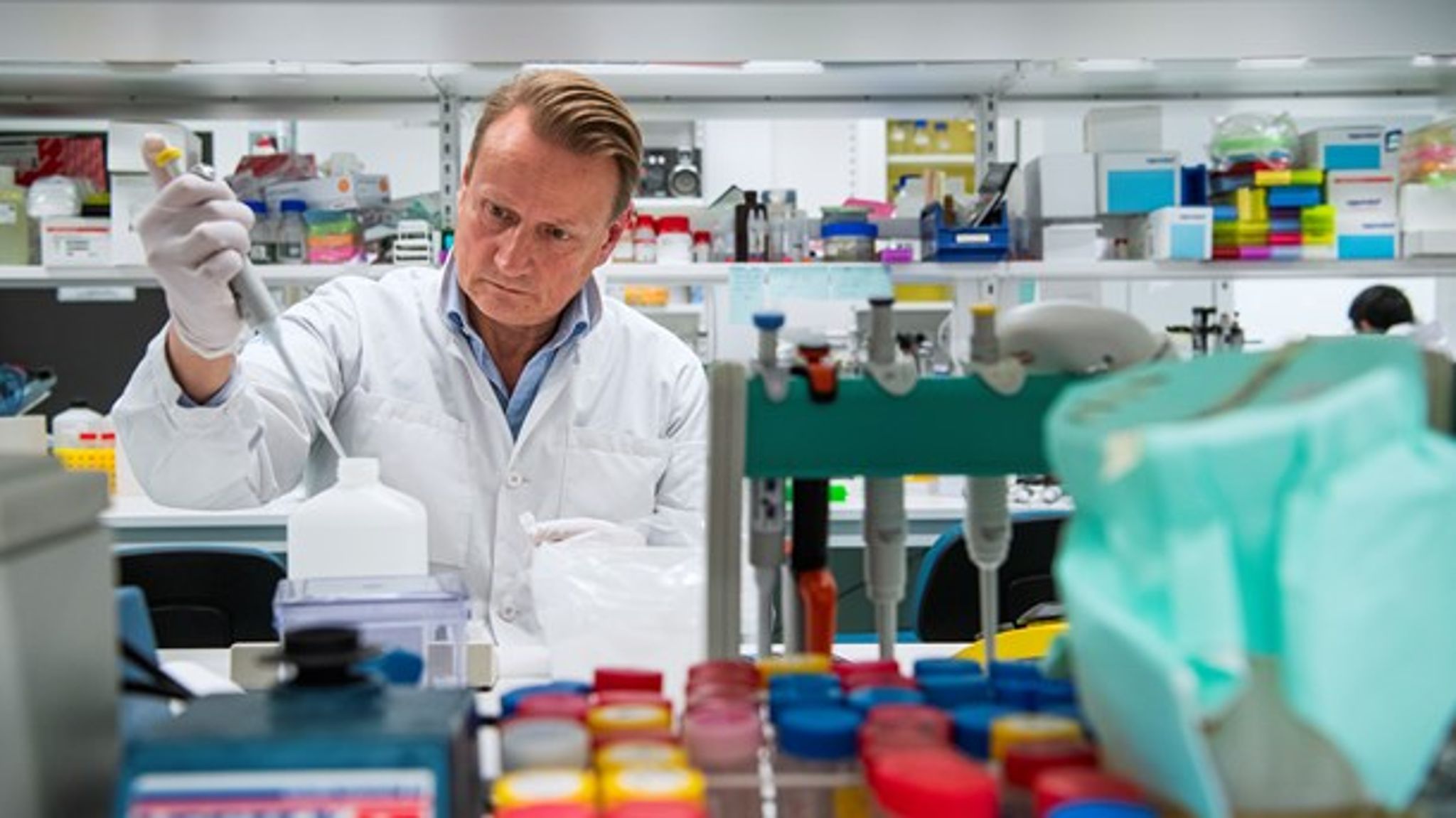Jagten på en vaccine mod covid-19 får et rygstød i EU-Kommissionens nye udspil, der har som mål at få en vaccine på gaden inden for 12-18 måneder.