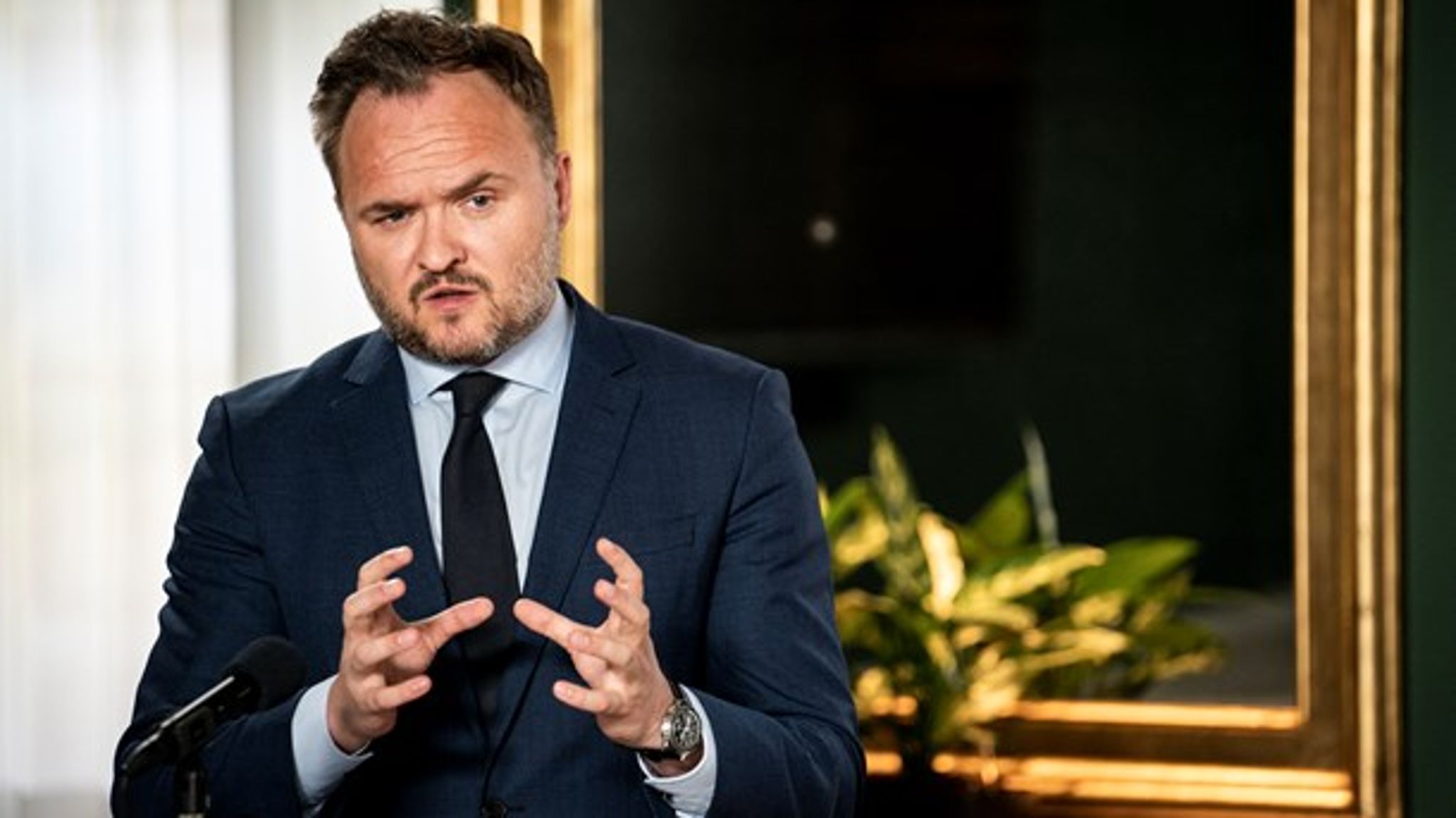 Klimaforhandlingerne er kommet dårligt fra start, fordi klimaminister Dan Jørgensen virker mest optaget af at privatisere forsyningssektoren, skriver Pelle Dragsted. 