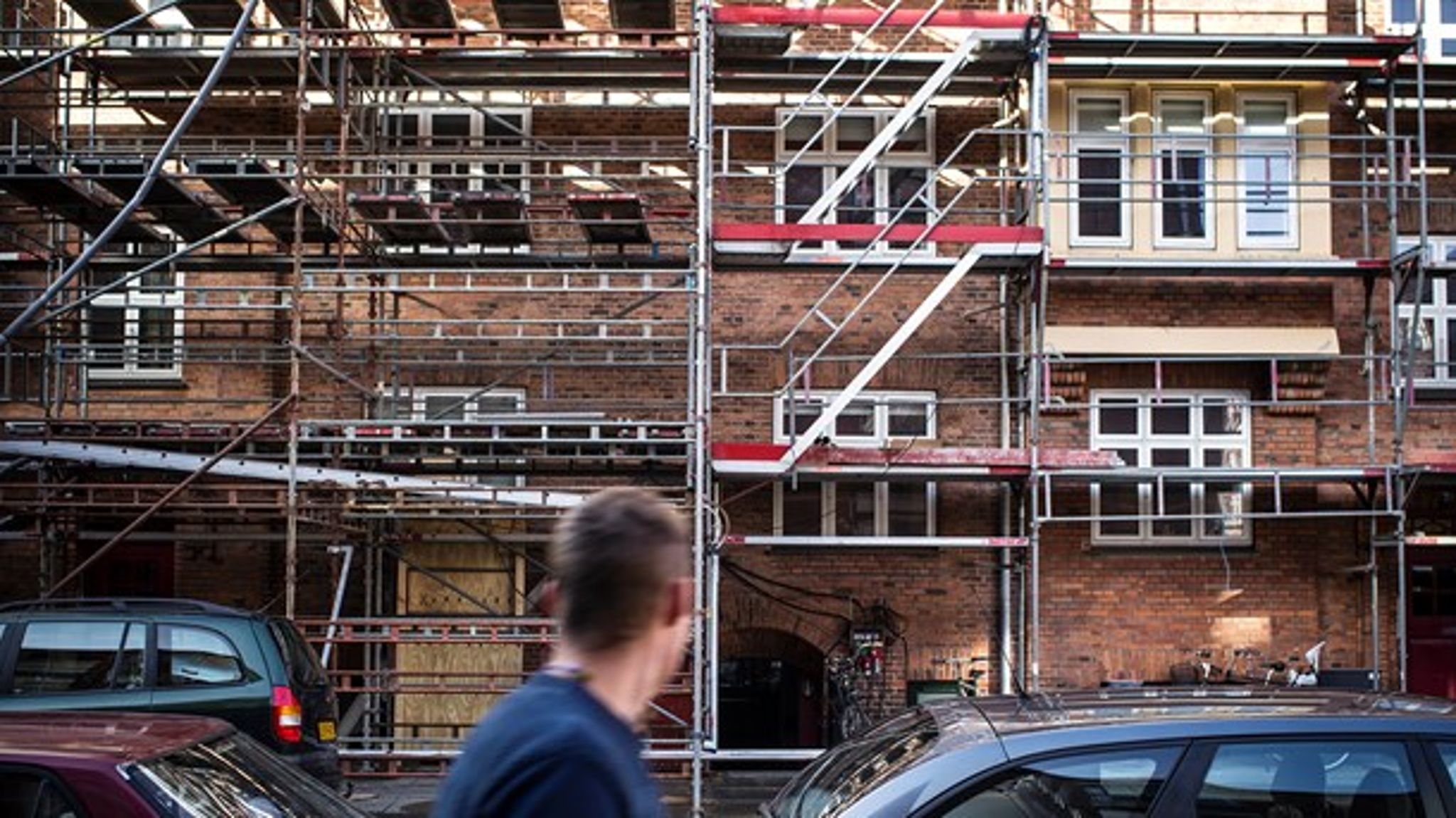 Flere gange oplever beboere så store gener under renoveringer, at der midt i processen er behov for genhusning, skriver fire formænd for boligorganisationer.