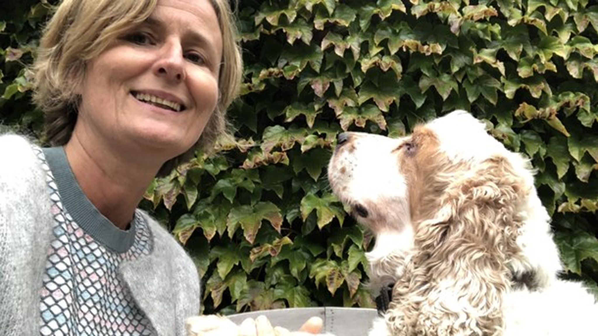 "Der popper også mange idéer og løsninger op, når jeg cykler. Morgenturen med min hund Viggo, før jeg tager på arbejde, har samme funktion," lyder det fra Pia Ahrenkilde, der har arbejdet med kommunikation i EU-Kommissionen i Bruxelles siden 1995. 
