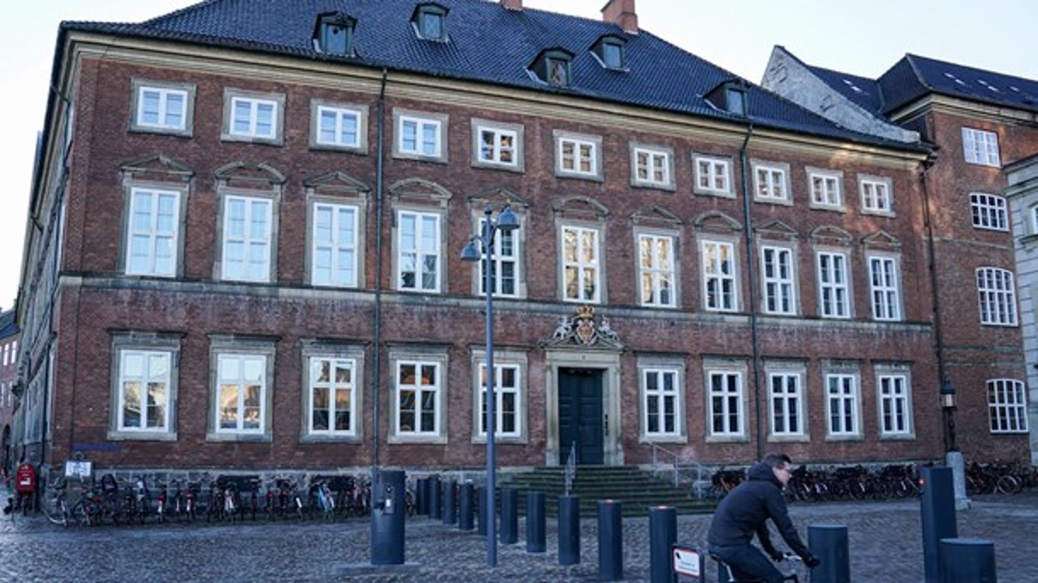 "Det handler om, at man jo ikke må være blind for, at nogle af de samme magtdynamikker, som gælder i politik, også kan gøre sig gældende i for eksempel embedsværket eller i en privat virksomhed," skriver Morten Schiellereup Bager.&nbsp;