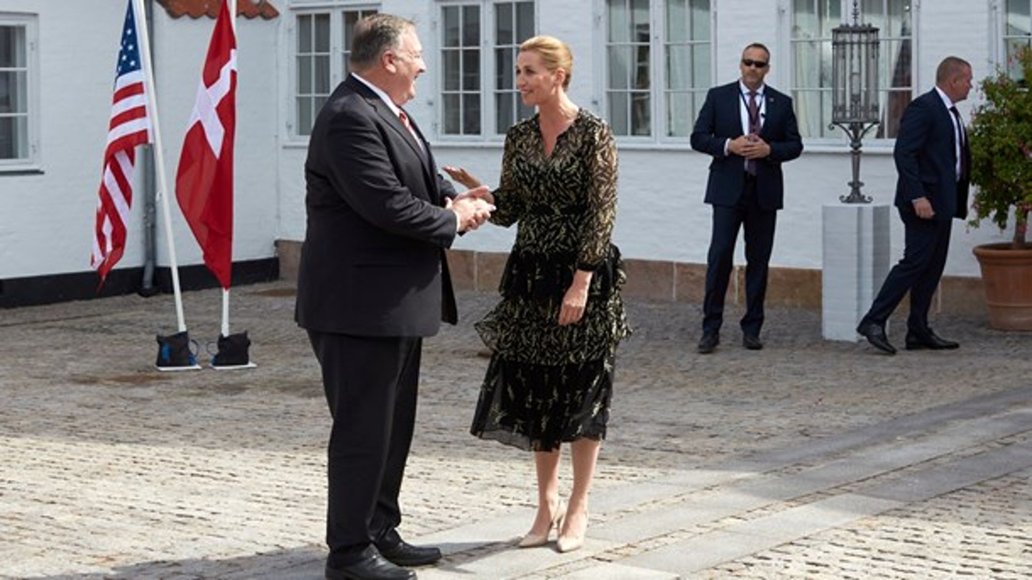 Amerikanerne gå til valg på tirsdag, og hele verden følger med. Mette Fredriksen tager&nbsp;varmt i mod den nuværende amerikanske udenrigsminister Mike Pompeo.&nbsp;