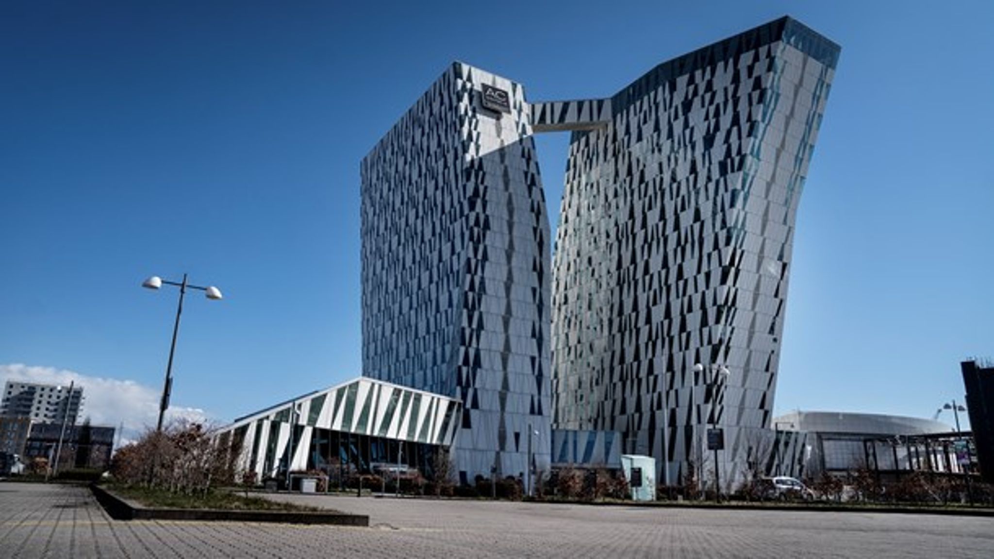 Hotellerne&nbsp;har mistet massiv indtjening som led i coronakrisen, skriver&nbsp;Jakob Næsager (K).