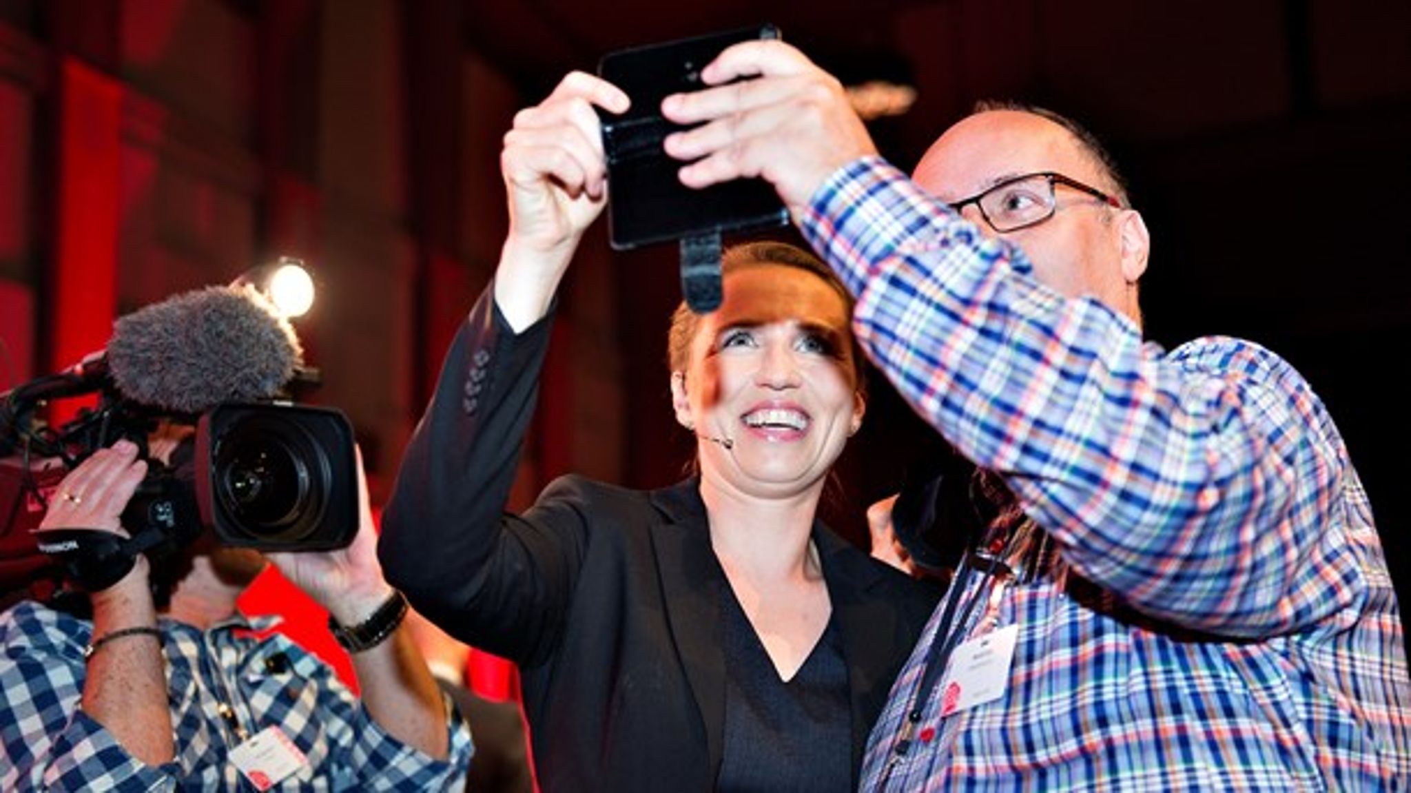 Selfiekommunikation har&nbsp;bidraget til at styrke statsministerens brand både op til valget i 2019 og som statsminister, skriver Anne Sofie Allarp.