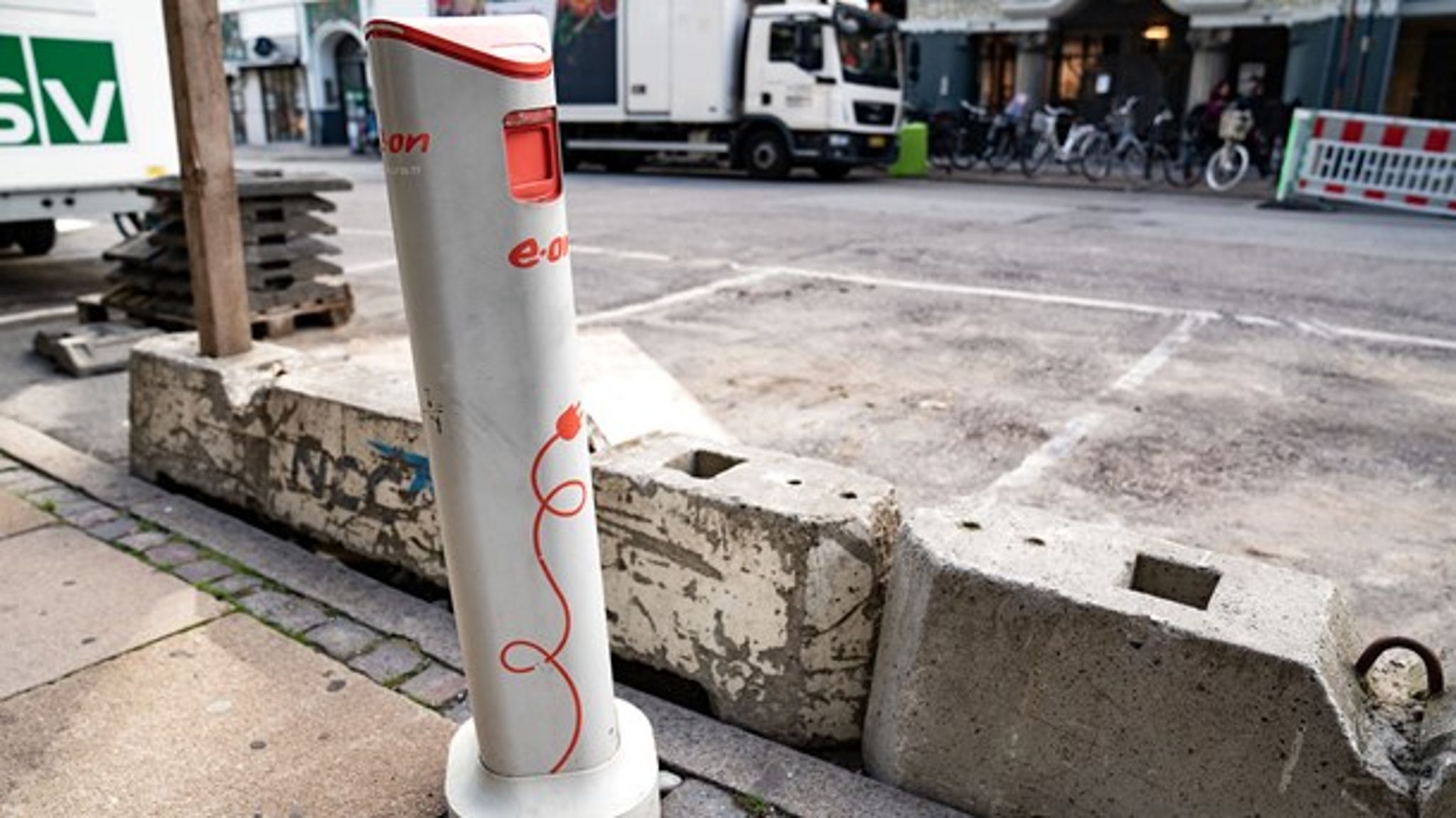 Der er både mangel på parkeringspladser og ladeinfrastruktur i København, mener der borgerlige partier.
