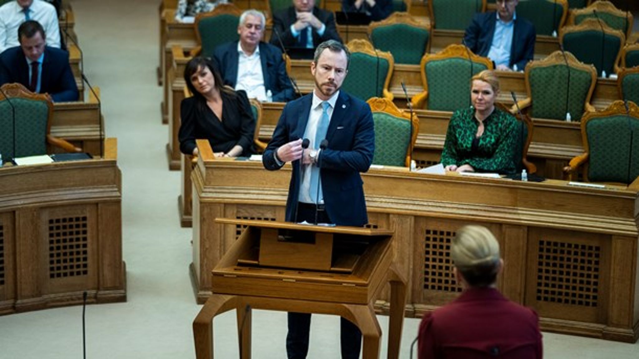 I rollen som skarpretter i tirsdagens spørgetid i Folketinget lignede han i øjeblikke den alfaderlige og ansvarlige befalingsmand, som han var engang, skriver Jarl Cordua.