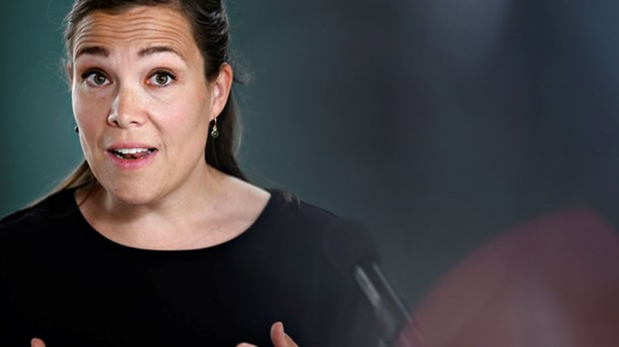 Social- og indenrigsminister Astrid Krag (S) indskærper over for kommuner, at de skal genoptage alle sager, hvor resultatlønnede konsulenter har taget del i sagsbehandlingen.