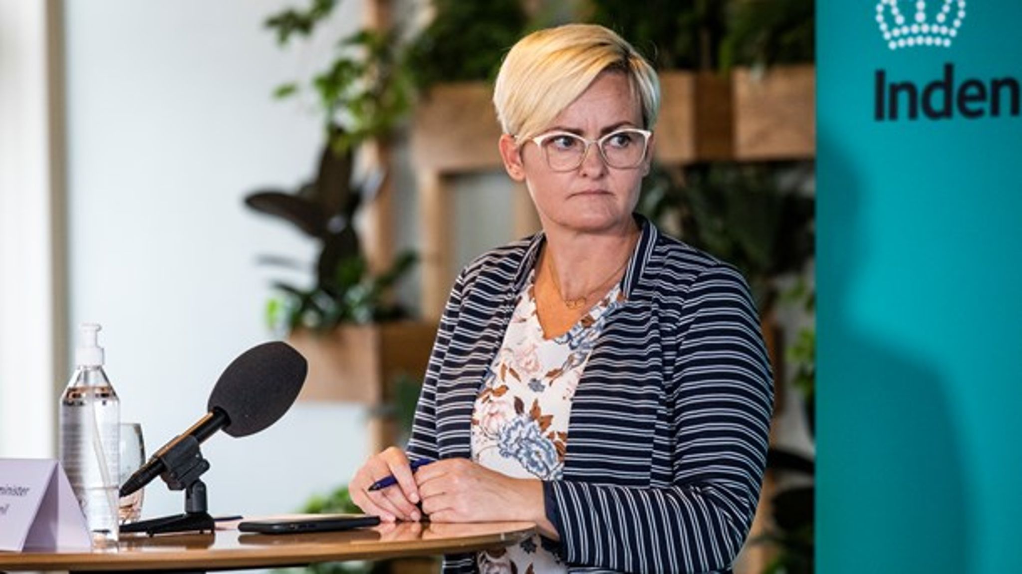 ”Vi har drevet den danske folkeskole med de grundlæggende frihedsrettigheder, der ligger omkring undervisningen, i mange, mange år. Skulle vi så til at ændre på det, fordi der bliver begået en voldshandling?" spurgte Pernille Rosenkrantz-Theil torsdag.