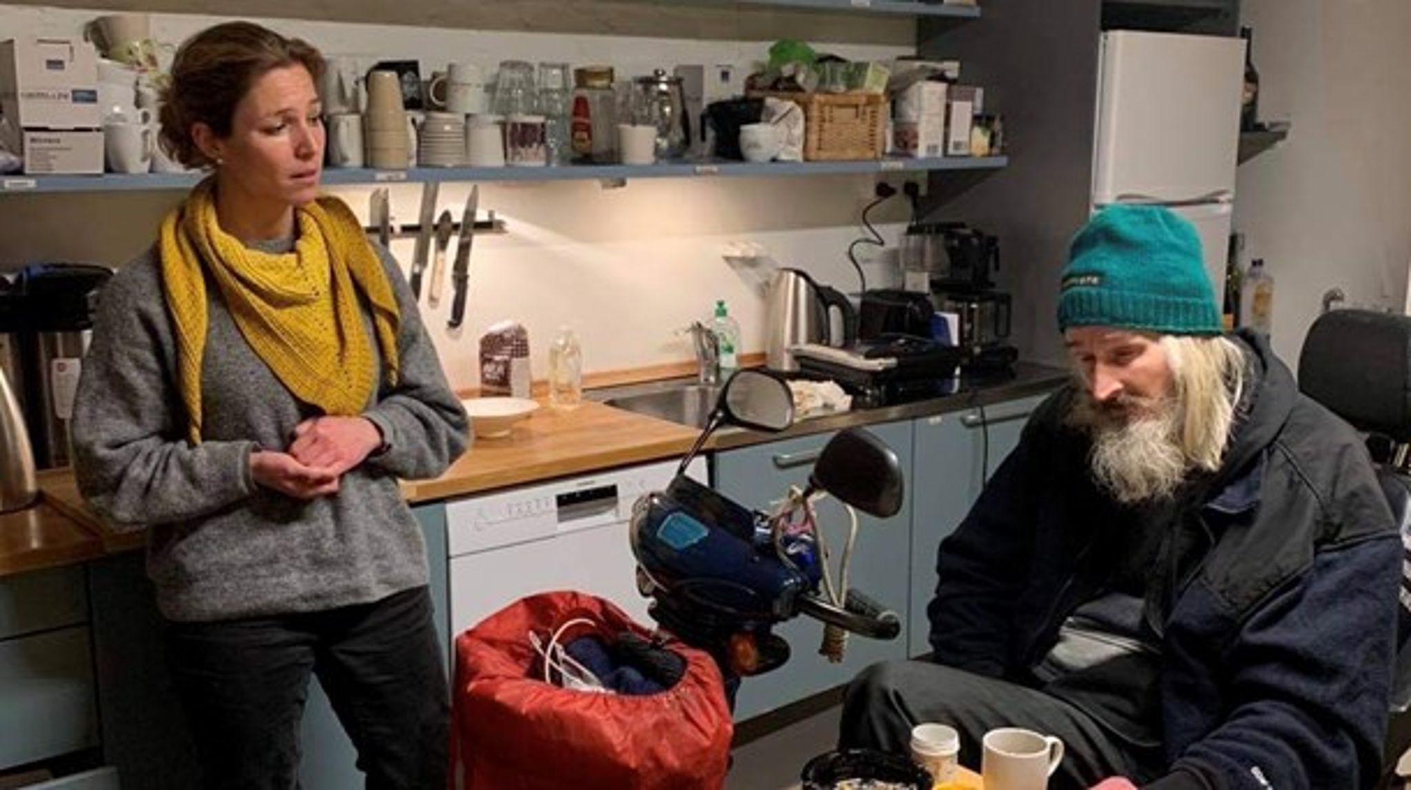 Monica Lylloff og Jacob, der har været hjemløs i mange år. Han havde kontakt med 20 forskellige sagsbehandlere uden held, før han fik hjælp af Gadejuristen.