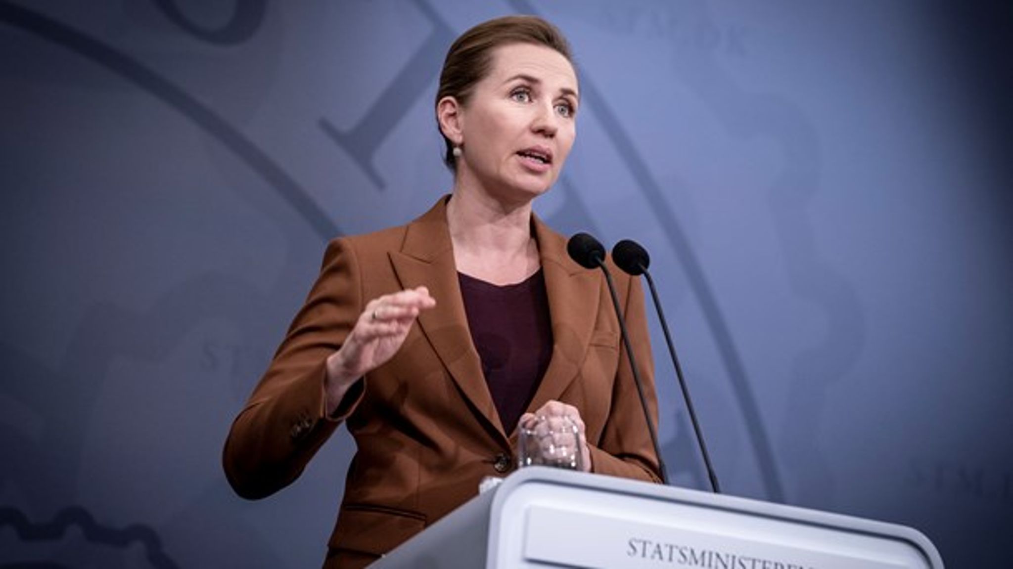 Mette Frederiksen vil investere sig ud af coronakrisen. Men selvom prisen på statsgæld
efter corona er lav, er&nbsp; den ikke gratis, skriver Michael Svarer og Torben M. Andersen.