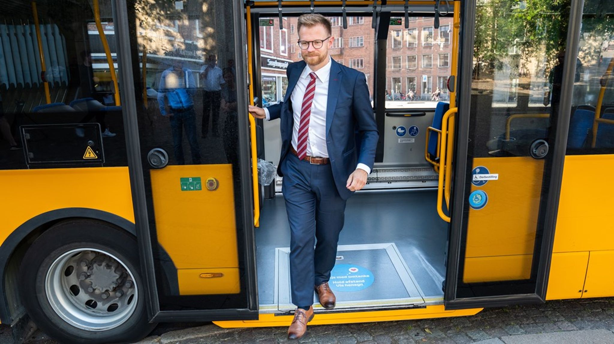 "Lad mig dvæle ved de korte ture. Her bør cyklen være danskernes fortrukne transportmiddel," skriver transportminister Benny Engelbrecht (S).