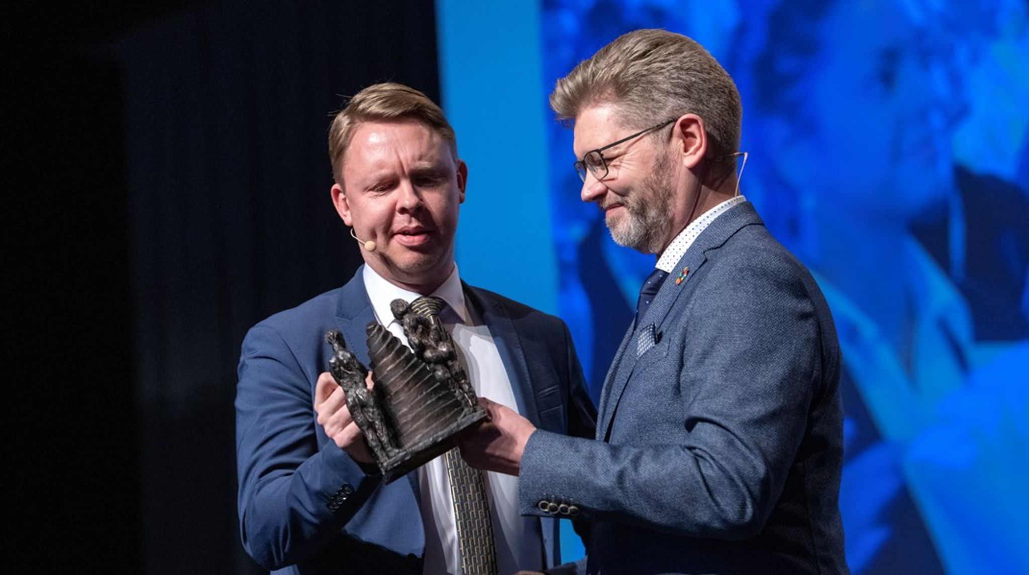 Socialdemokratiet står til at miste to mandater i Fredericia Kommune, efter Jacob Bjerregaards (tv.) utidige farvel som borgmester.