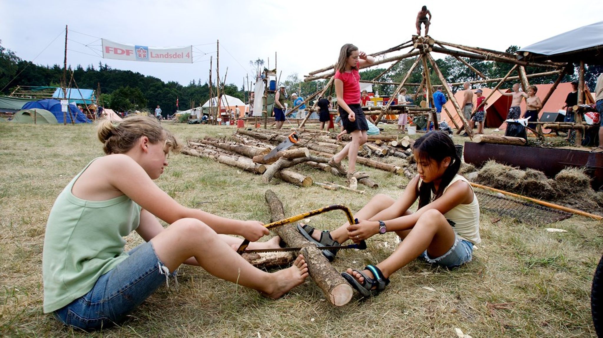 Sommerlejre, festivaller og landsmøder har været tvunget ud i aflysninger som følge af corona, men nogle organisationer har fundet kreative løsninger til at holde sig i live.