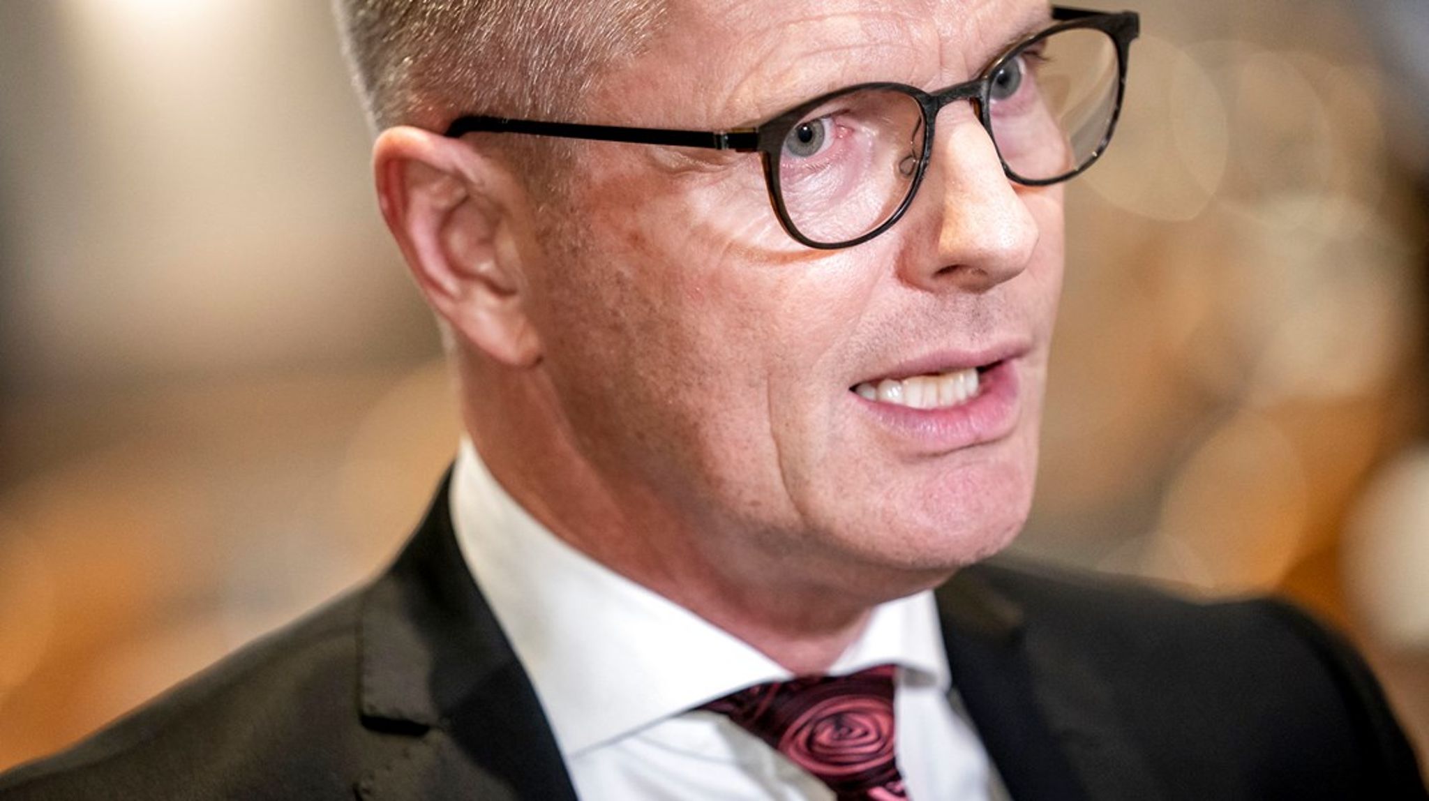 "Vi står på et meget, meget tidligt tidspunkt, efter at vi har fået et militært regime i Myanmar igen – og det er en forfærdelig situation," siger udviklingsminister Flemming Møller Mortensen (S).<br><br>
