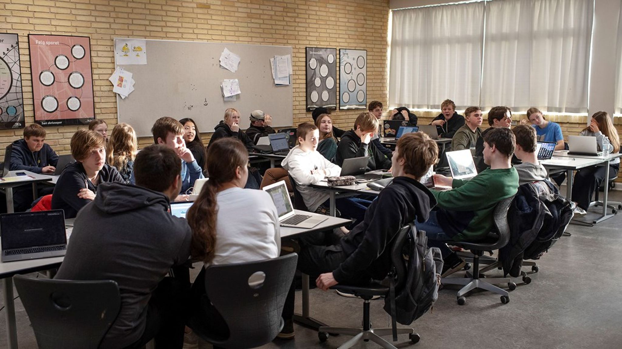 Indlæringen blandt skoleelever falder med helt op til 15 procent på grund af et dårligt indeklima. Derfor skal vi investere i de fysiske rammer i folkeskolen, skriver Ingrid Reumert og Katrine Bjerre Eriksen.