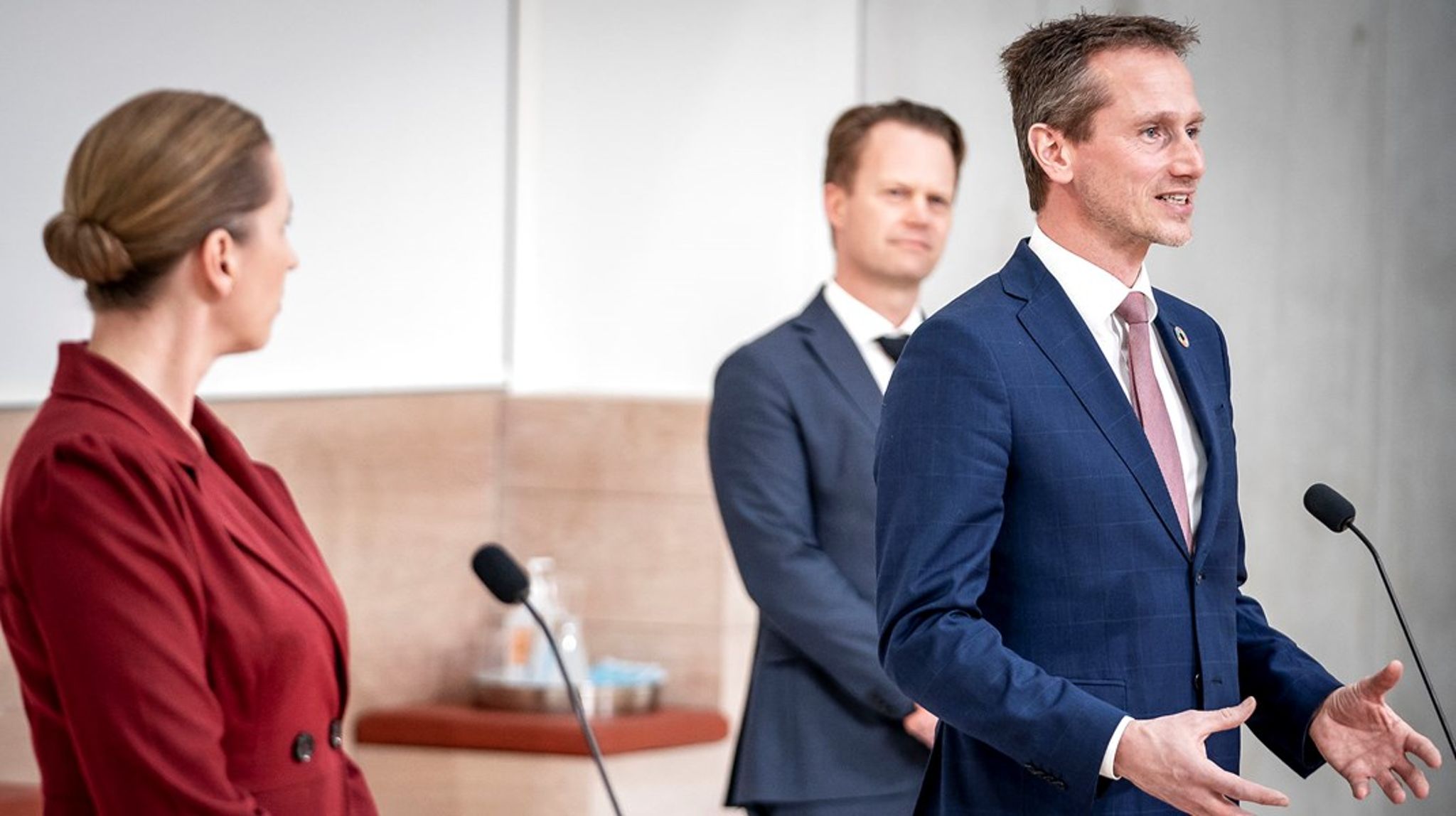 Mette Frederiksen har skudt papegøjen&nbsp;ved at vælge Kristian Jensen og lukkede&nbsp;samtidig for anklager om nepotisme og vennetjenester, skriver&nbsp;Jan Top Christensen.