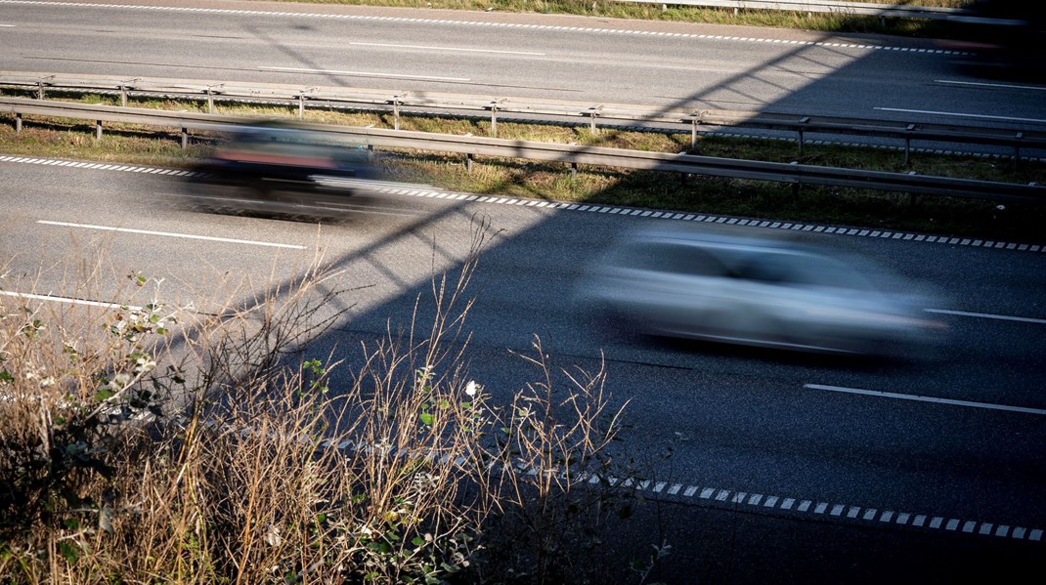 "Det er frustrerende, at så mange skal leve med øget støj med mere, og at klimaet skal belastes ekstra på grund af nogle fartgale politikere," mener Thomas Medom (SF), Else Mikél Jensen (EL) og Gunnar Boye Olesen.