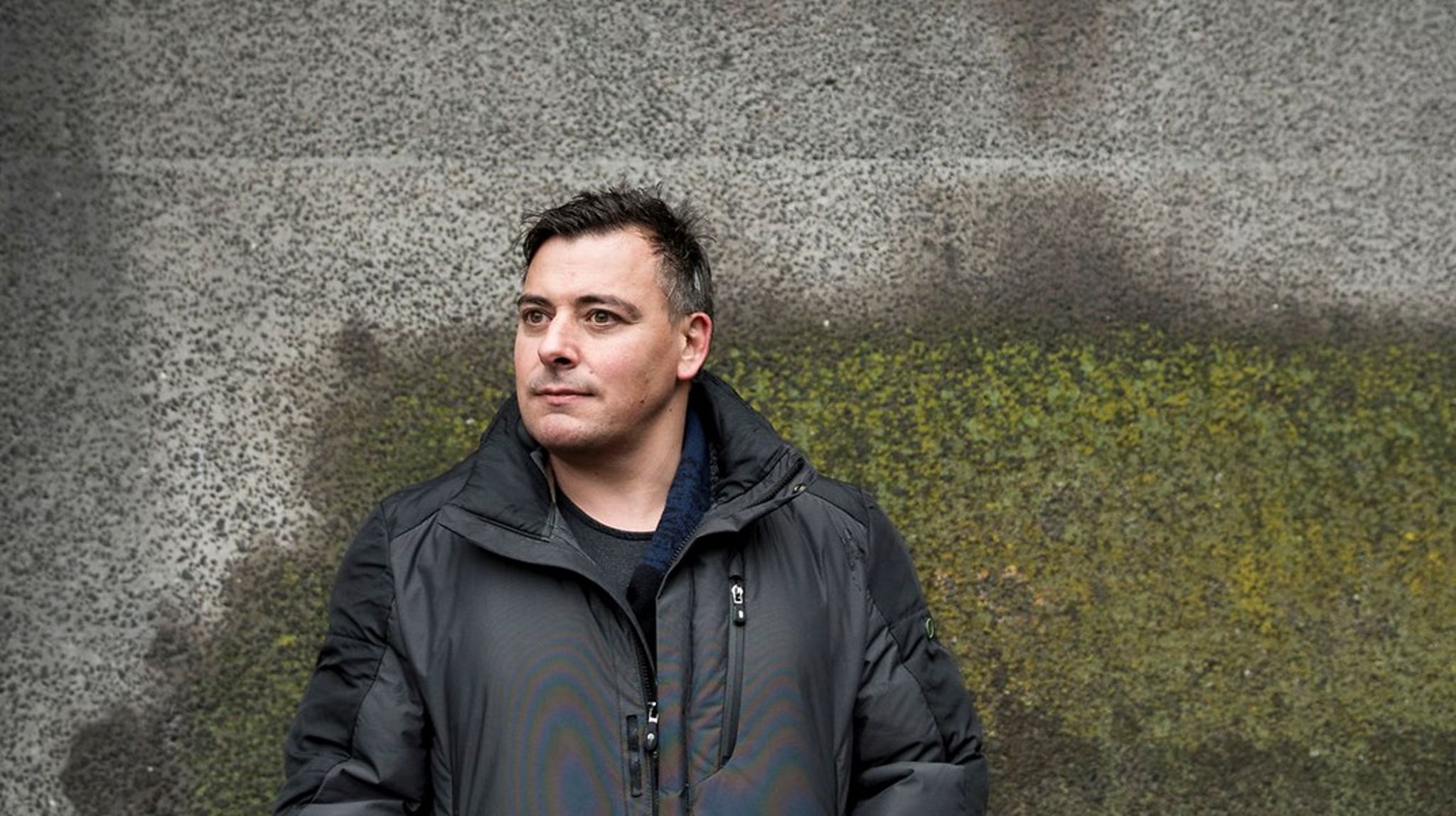 "I alt for mange år har man troet på, at lokale socialindsatser har kunnet nedbryde barriererne mellem udsatte boligområder og det omkringliggende samfund," skriver Rami Zouzou.
