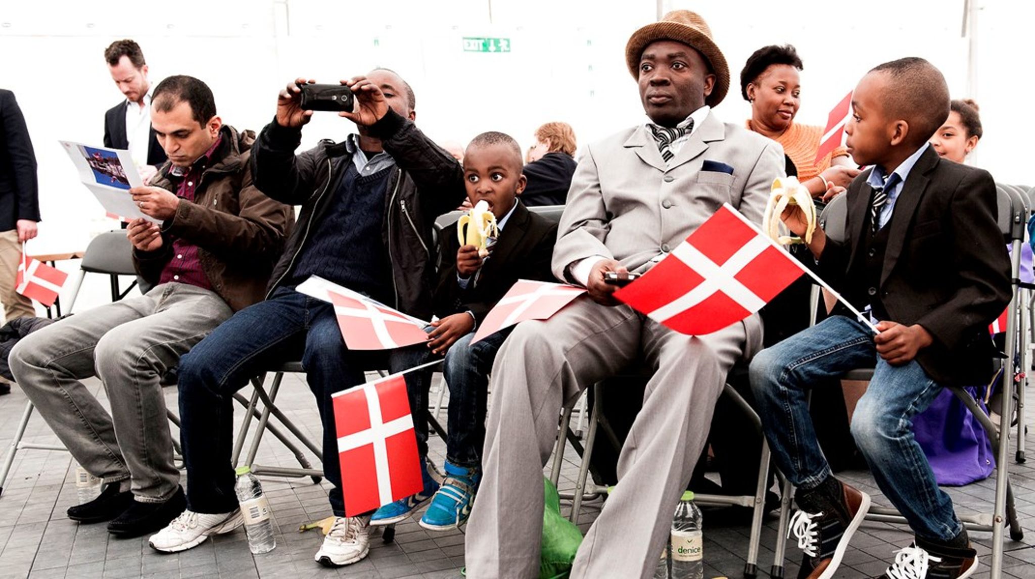 Folketinget vedtager to gange om året en ny lov, som&nbsp;giver&nbsp;indfødsret til de ansøgere, der har bestået adgangskravene.