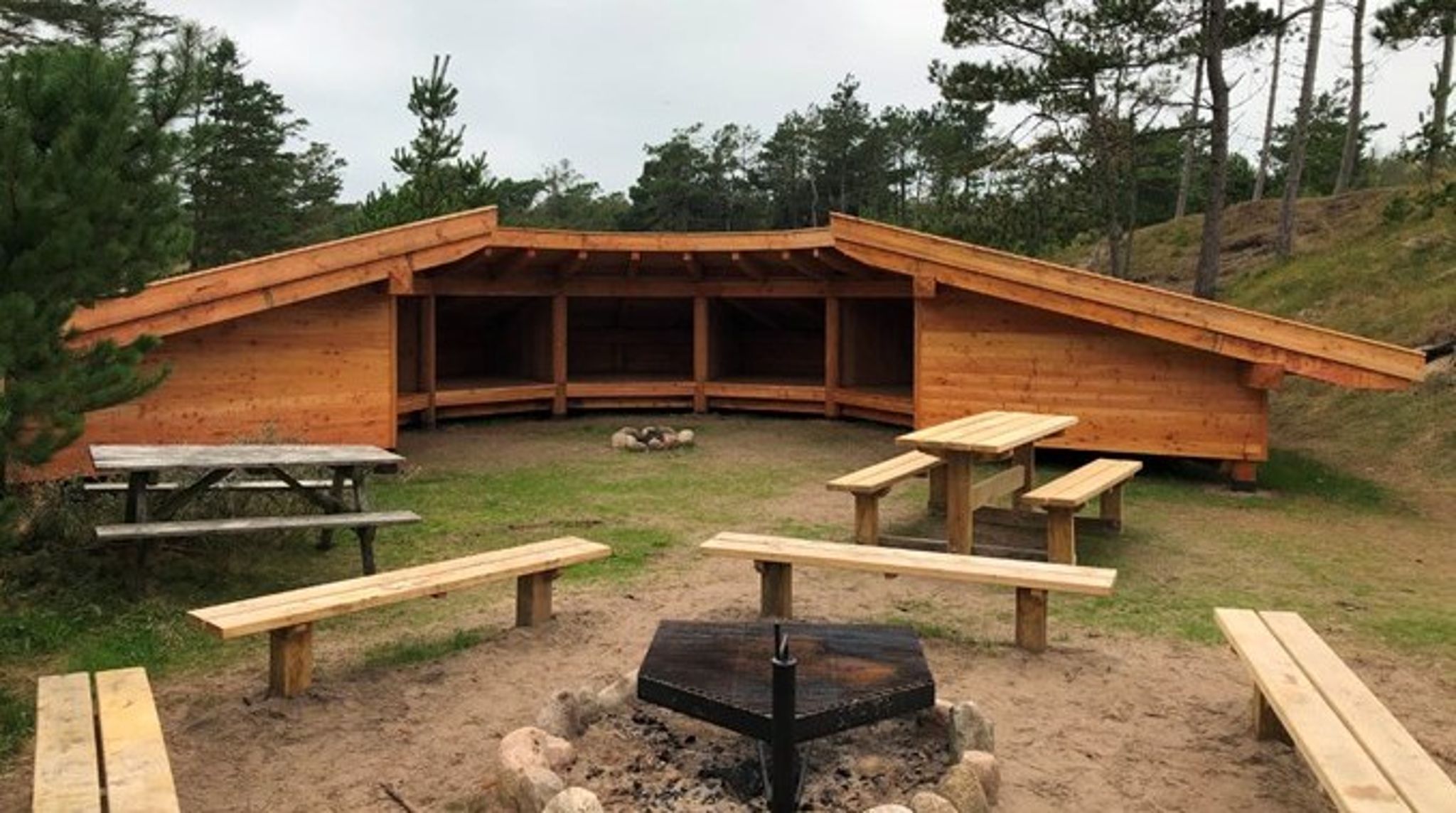 Staten har via Naturstyrelsen og Skovdistrikterne&nbsp;for danskernes skattekroner længe og i stigende grad etableret shelters mange steder i naturen., skriver Mikal Holt Jensen.
