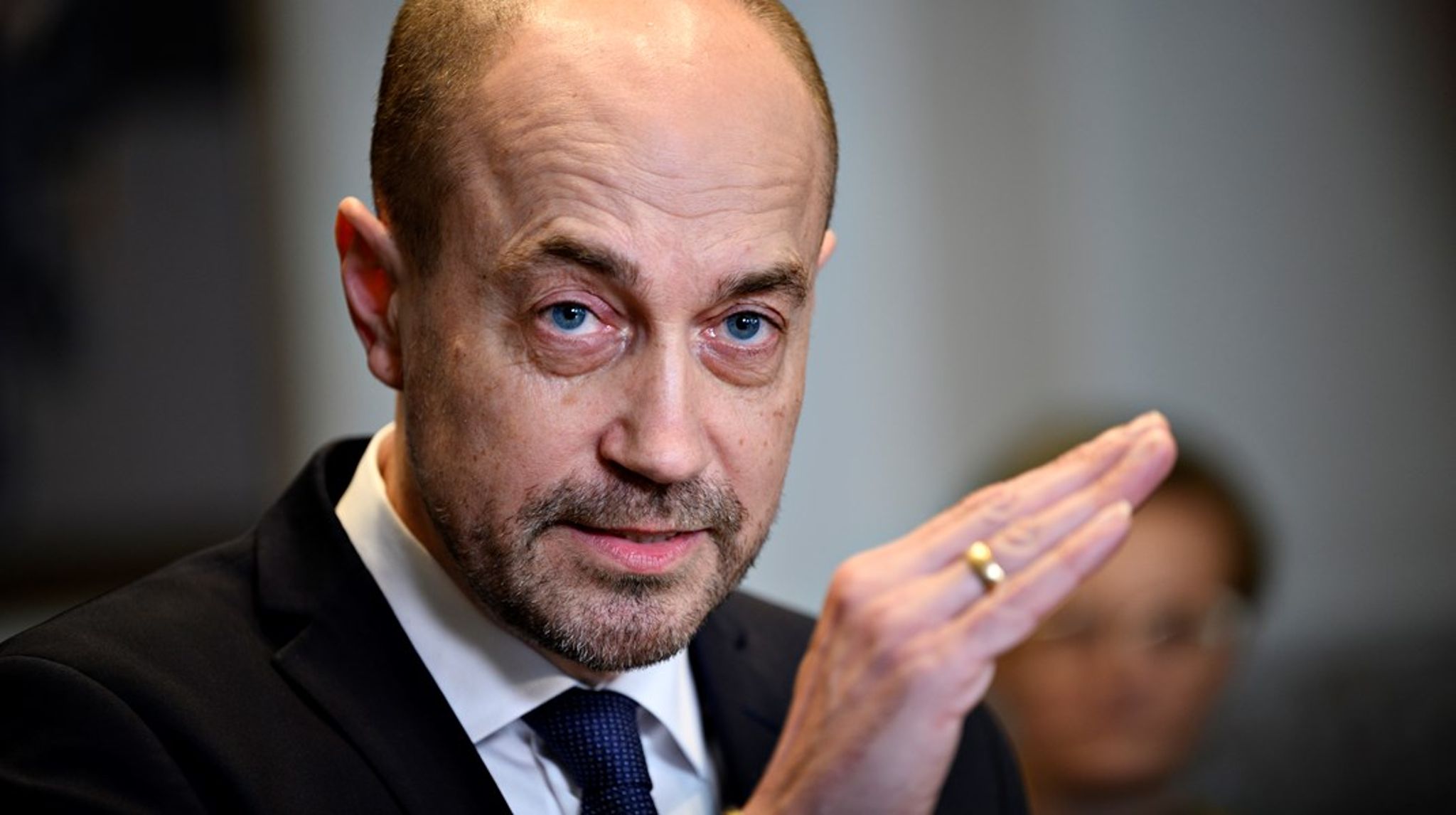 Sundhedsminister Magnus Heunicke (S)&nbsp;agter at invitere Folketingets partier til drøftelser om, hvordan såkaldte&nbsp;“stråmandsklinikker” kan bekæmpes.