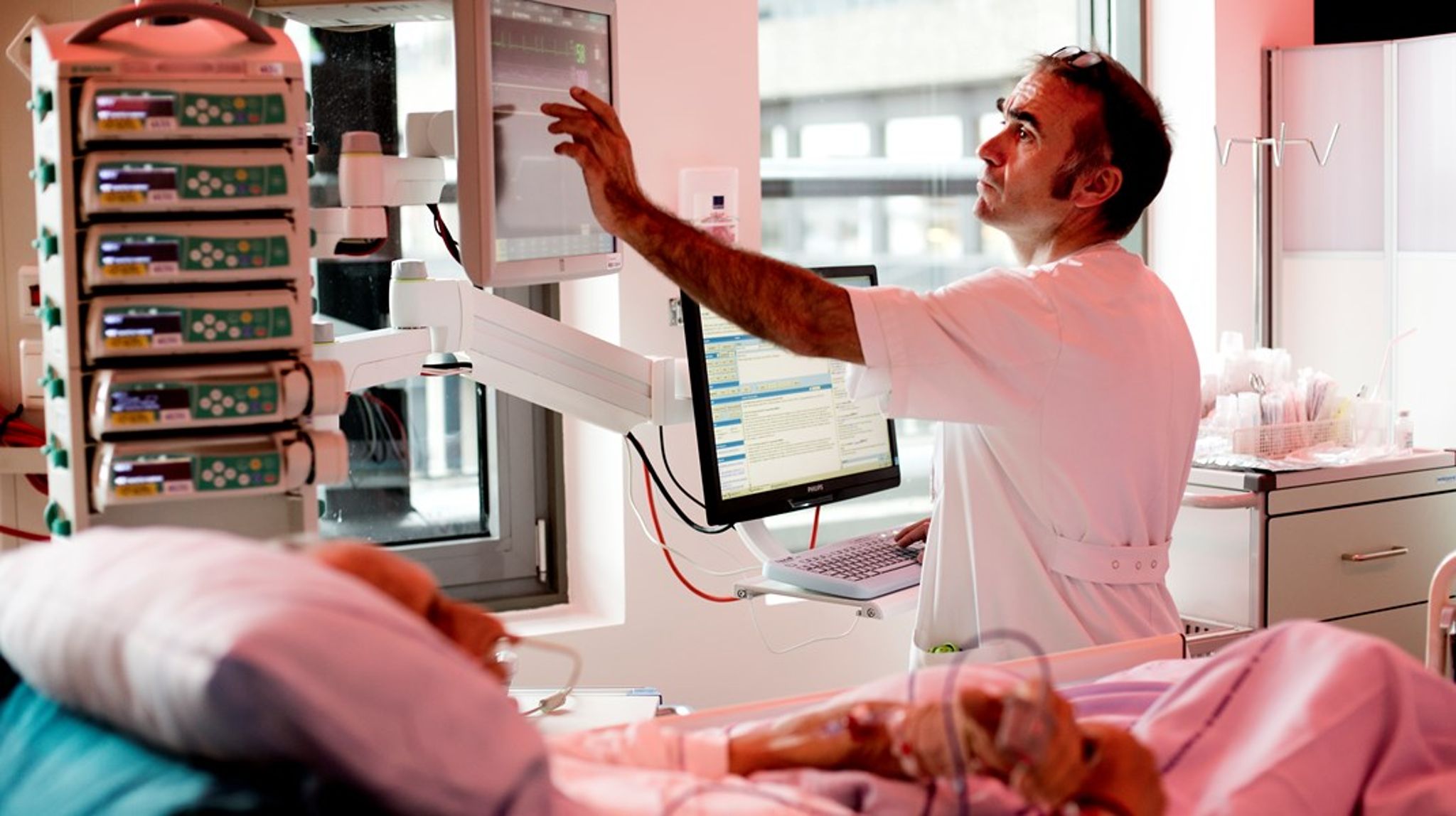 Sundhedsvæsenet har ikke en struktur til at teste værdien blandt de patienter industrien vælger fra, skriver overlæge på Rigshospitalet og professor ved Københavns Universitet Anders Perner.