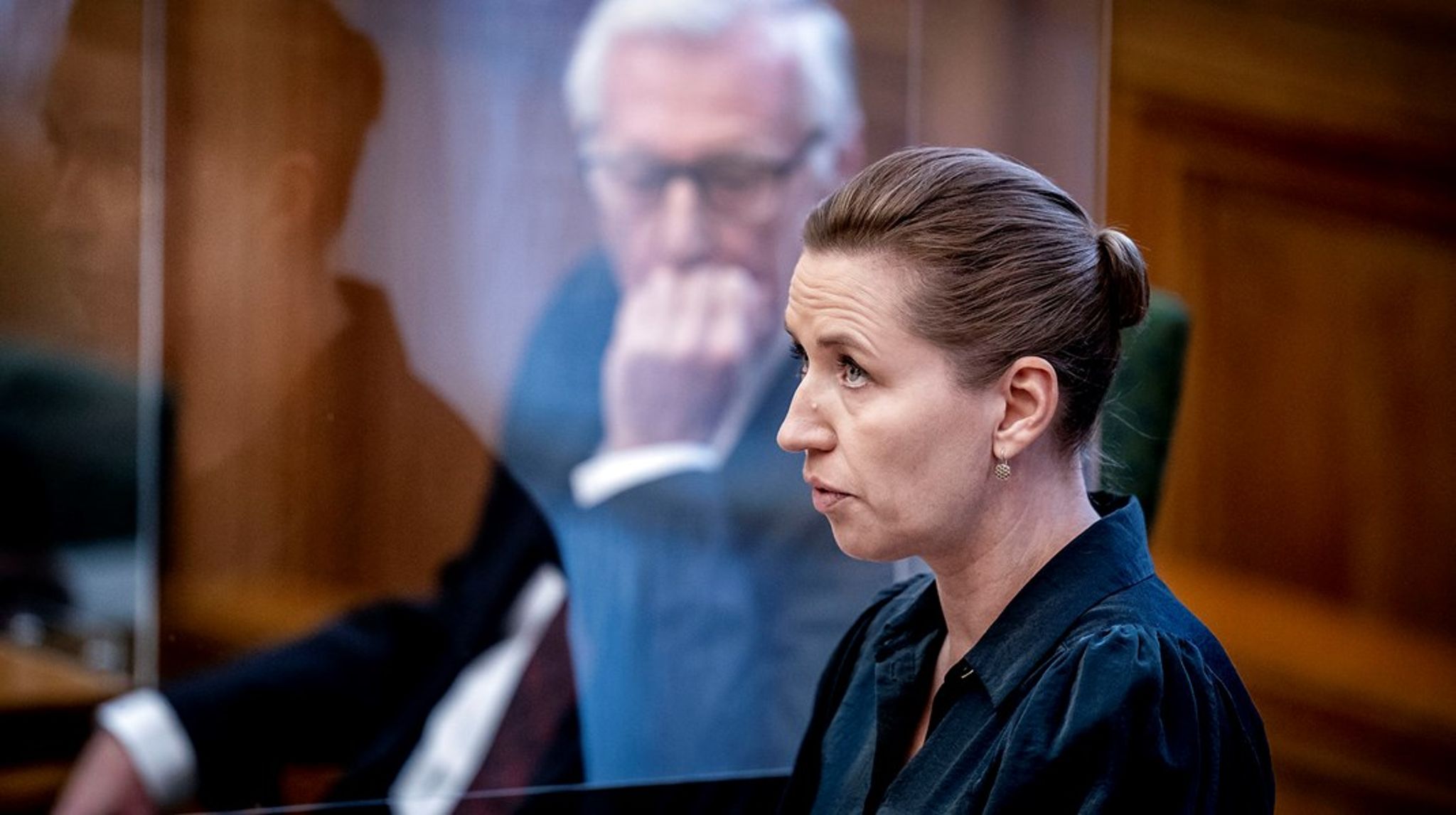 Mette Frederiksen skal på tirsdag krydse klinger med de andre partiledere i Folketinget, når den står på partilederdebat. 