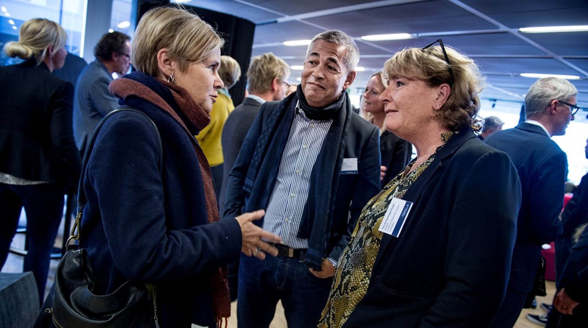 Tine Aurvig-Huggenberger har tidligere været medlem af Socialdemokratiets erhvervsklub. Her ses hun i 2018 i samtale med daværende kulturminister Mette Bock (LA) og DR's tidligere generaldirektør Kenneth Plummer.