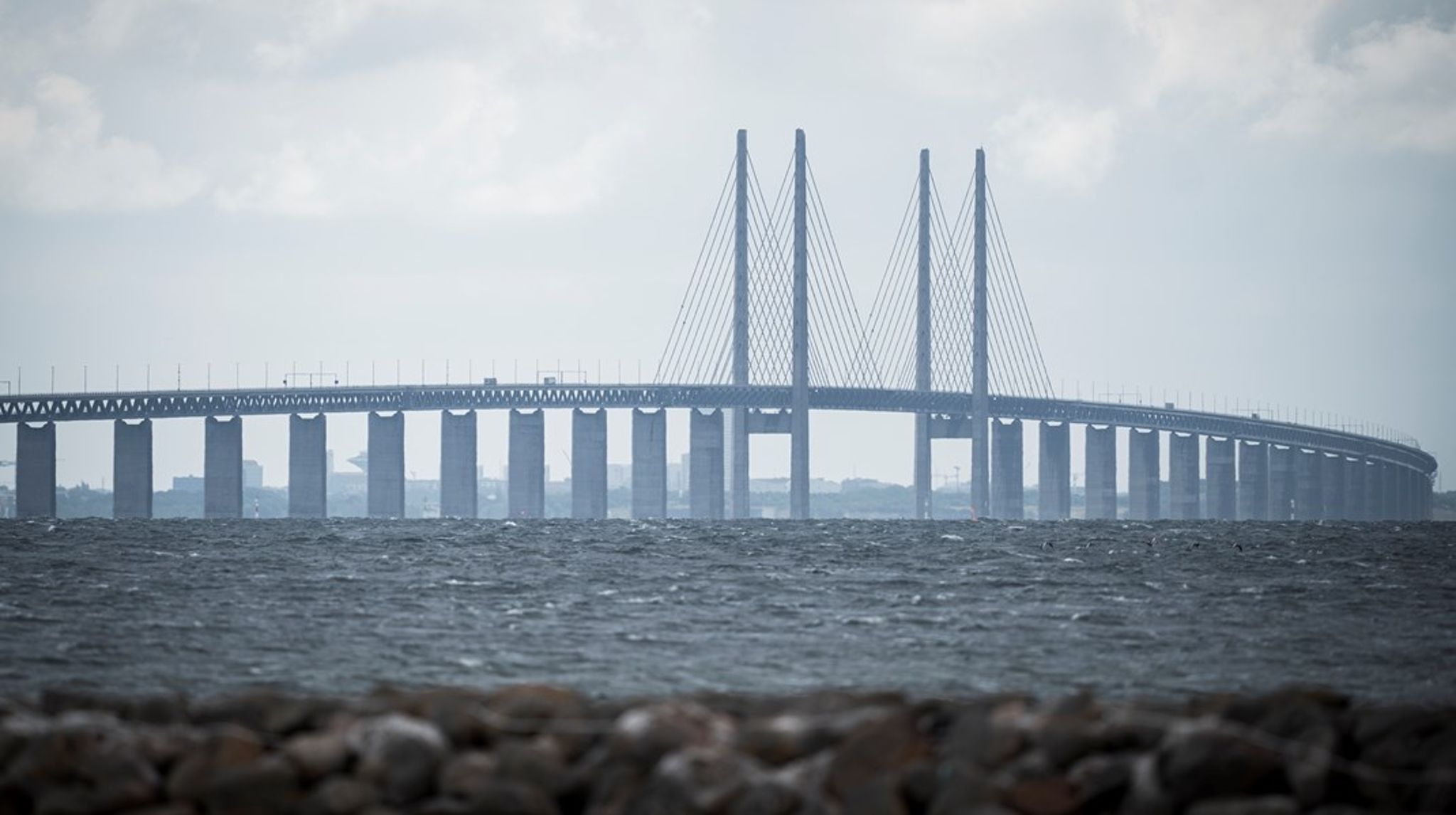 Da Storebælt og Øresundsbroen blev bygget, blev der opbygget en enorm viden inden for rådgivning og materialer,
som siden har skabt en dansk knowhow i verdensklasse. Det kan vi gøre igen, skriver en alliance for bæredygtig infrastruktur.<br>