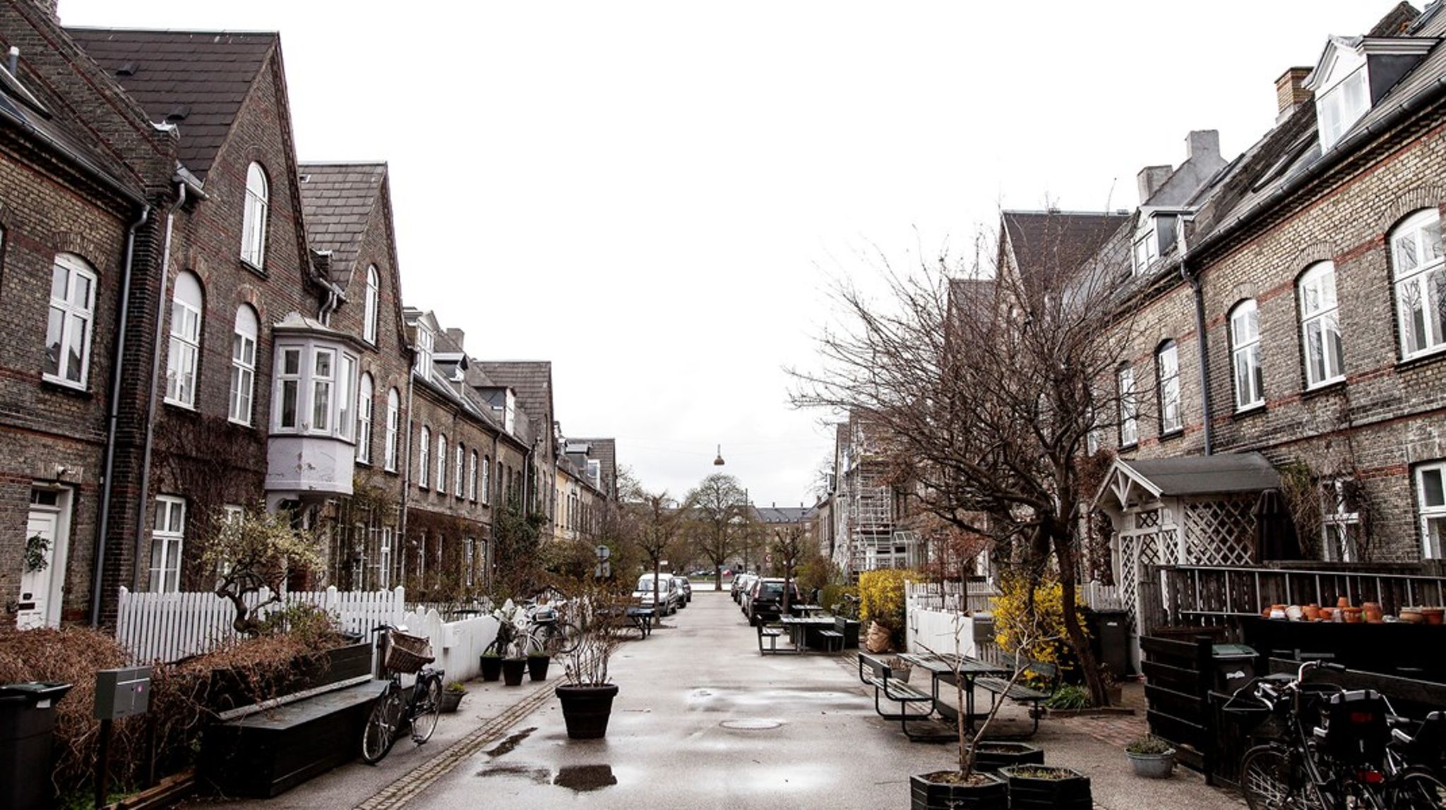 København Ø er det postnummer i landet med den højeste kvadratmeterpris for huse. Her koster en kvadratmeter i gennemsnit 16 gange så meget som i det billigste postnummer ved Holeby på Lolland.