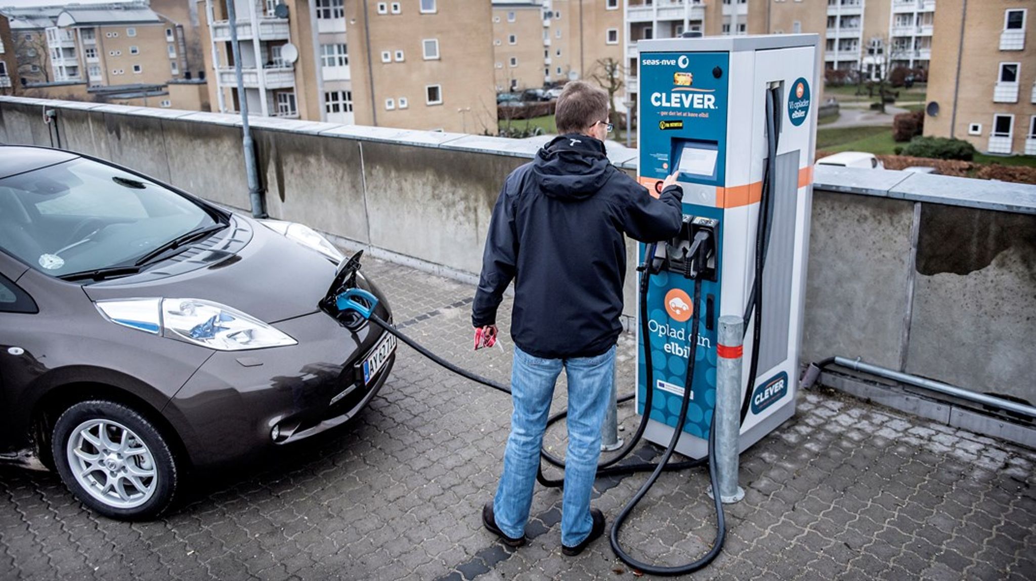 I forbindelse med udrulning af ladestandere bør vi også indtænke infrastruktur til tankning af andre alternative drivmidler til transport – for eksempel brint og biogas, lyder en anbefaling Troels Ranis, Michael
Svane og Thomas Møller Sørensen.