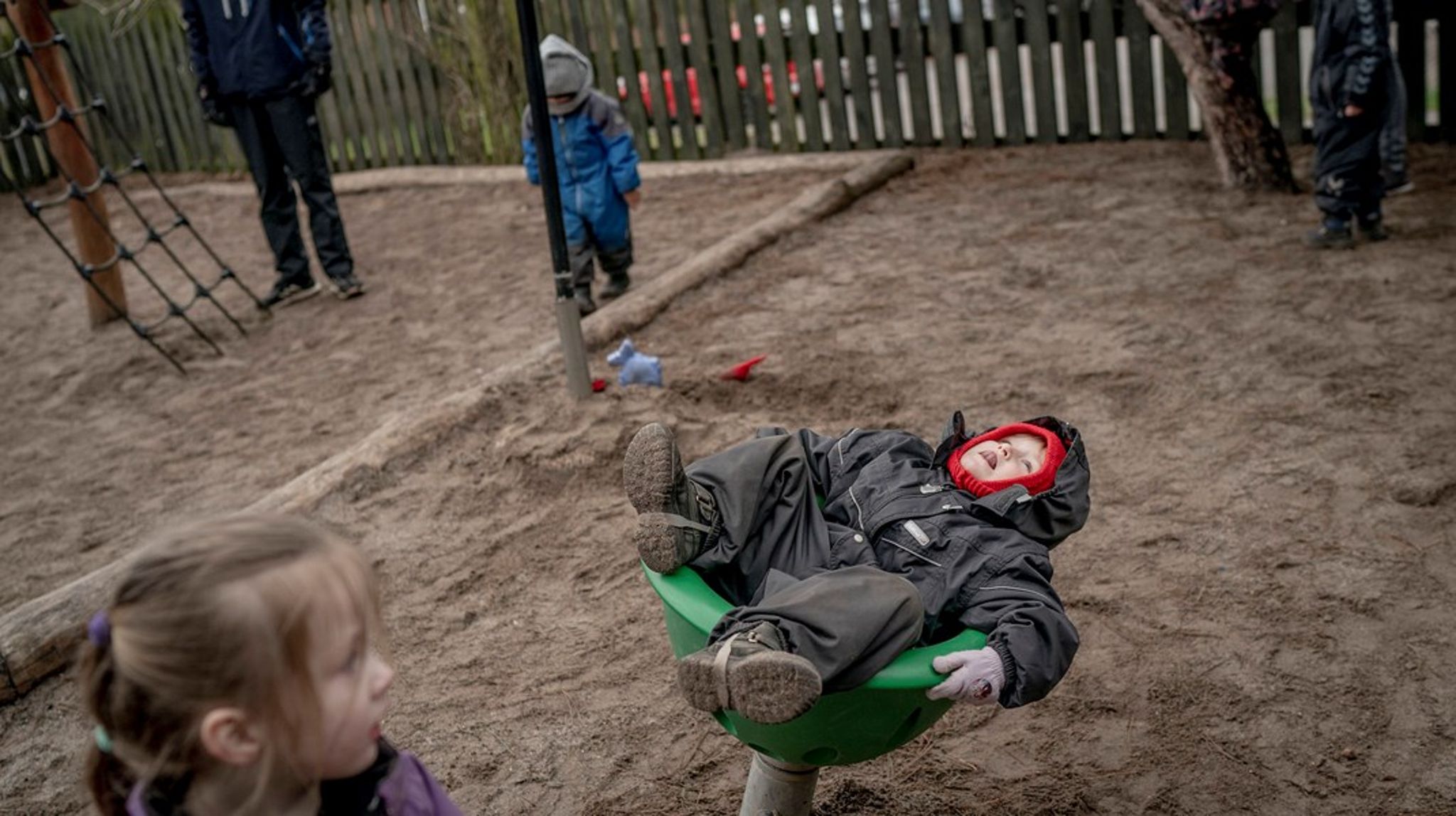 Det bør være sådan, at institutionerne bygges og indrettes, så de altid kan opdeles i mindre, selvstændige institutioner. Med egen ledelse, egne pædagoger, egne børn og eget forældreråd, skriver Jesper Christensen og Jens-Kristian Lütken. 