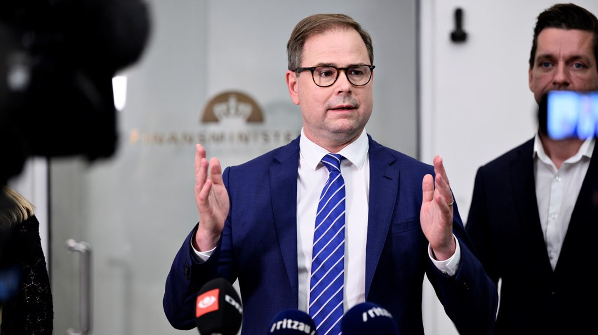 Otte civilsamfundsorganisationer har dannet en dansk "leave no one behind"-koalition, som giver&nbsp;finansminister Nicolai Wammen (S) anbefalinger til, hvordan han kan udforme handlingsplan til at nå FN's verdensmål.
