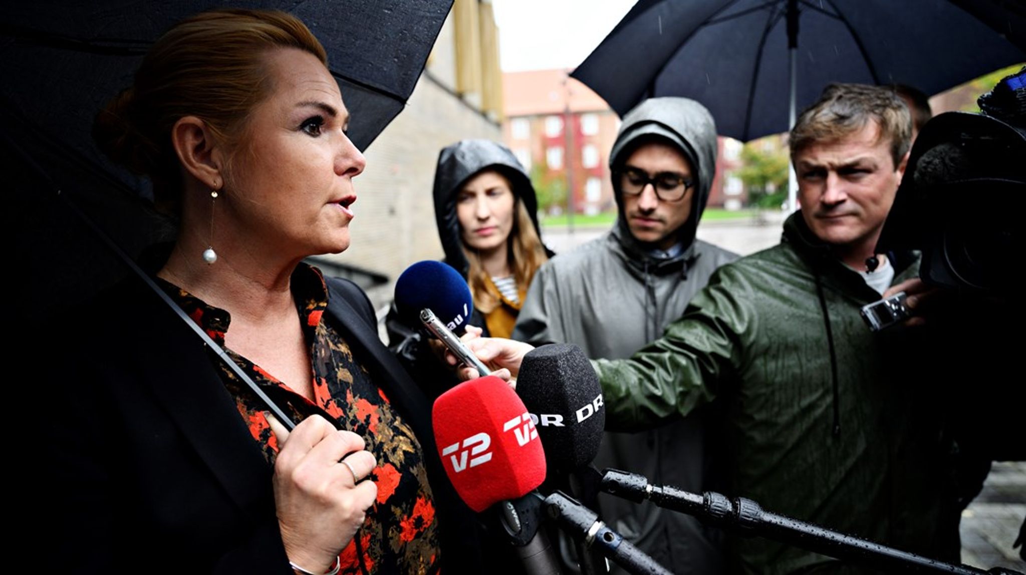 Instrukssagen er et eksempel på, at&nbsp;det er et alvorligt problem, hvis embedsværket udvikler sig til et system, der kun er gearet til at møde politikernes ønske om stadigt strammere topstyring med servilt jahatteri og sammenklappede hæle, skriver Johanne Dalgaard.
