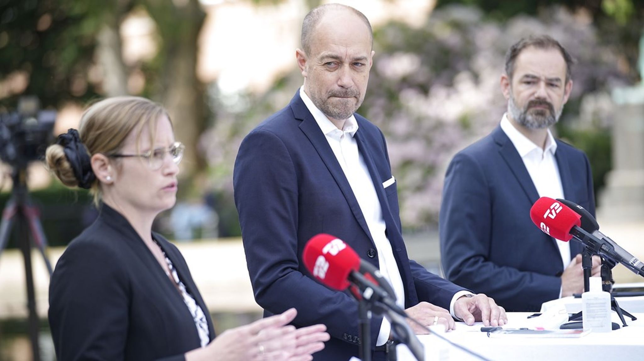 Hvorfor insisterer regeringen tilsyneladende på at kalde de nye institutioner for nærhospitaler, når det ikke er hospitaler, og når de ikke er garanti for nærhed?&nbsp;