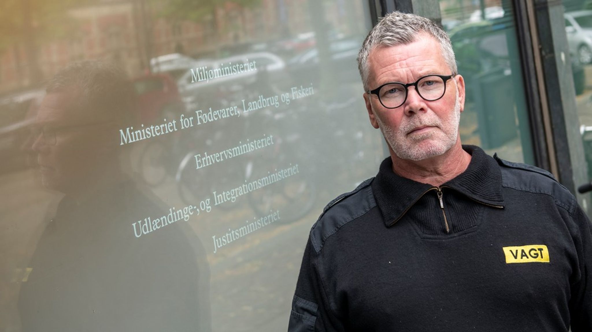 Michael Panses arbejdsgiver, Vagtservice Danmark, bliver atter anklaget for at underbetale de vagter, der&nbsp;ellers skal sørge for sikkerheden i en række departementer og styrelser på Slotsholmsgade.