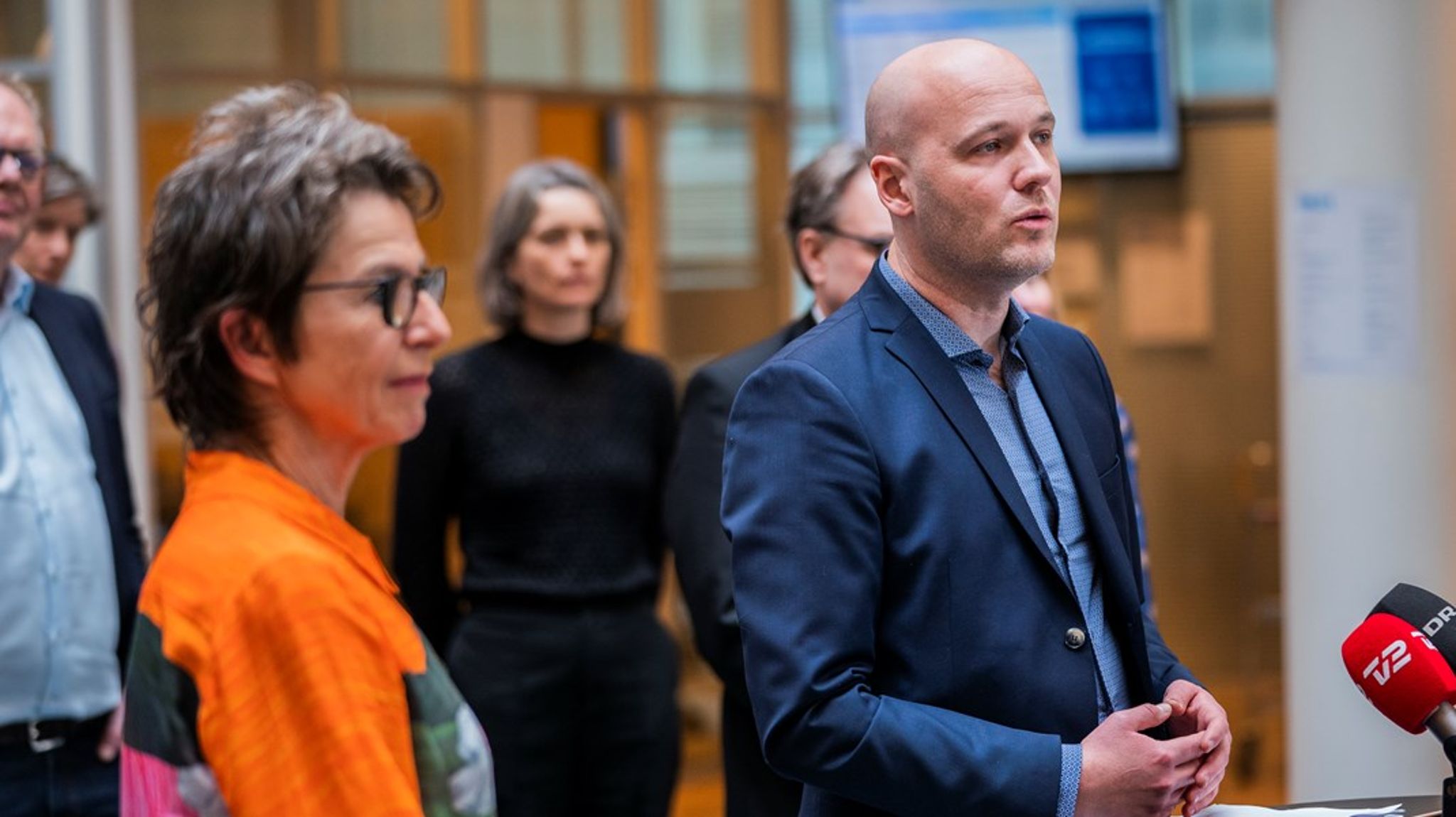 Regionernes chefforhandler Anders Kühnau (t.h.) har inviteret DSR-formand Grete Christensen (t.v.) til et gensidigt orienteringsmøde for at bryde isen efter flere ugers konflikt. 