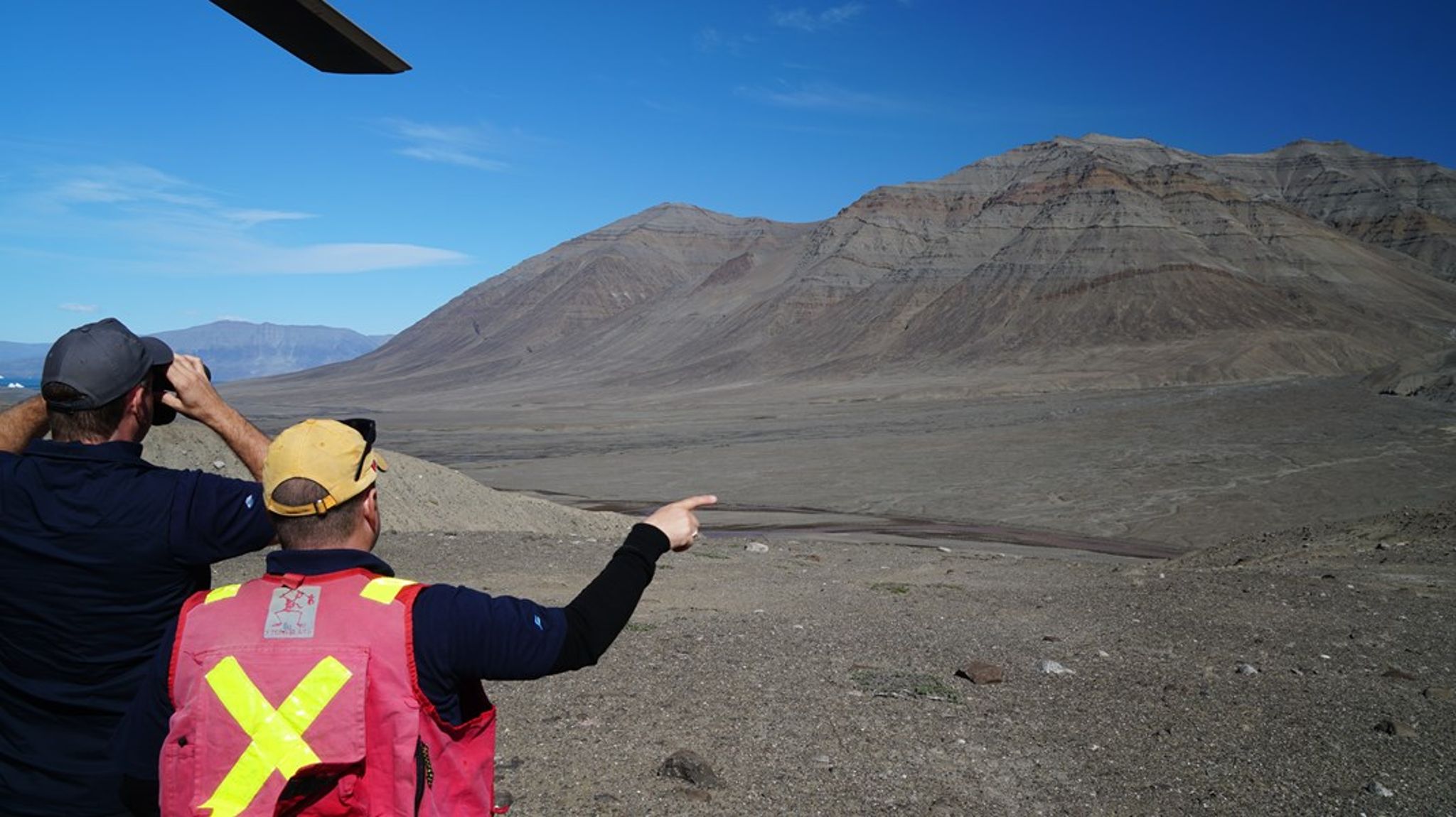 Folk fra Bluejay Mining på feltarbejde ved Disko-Nuussuaq i august 2019.