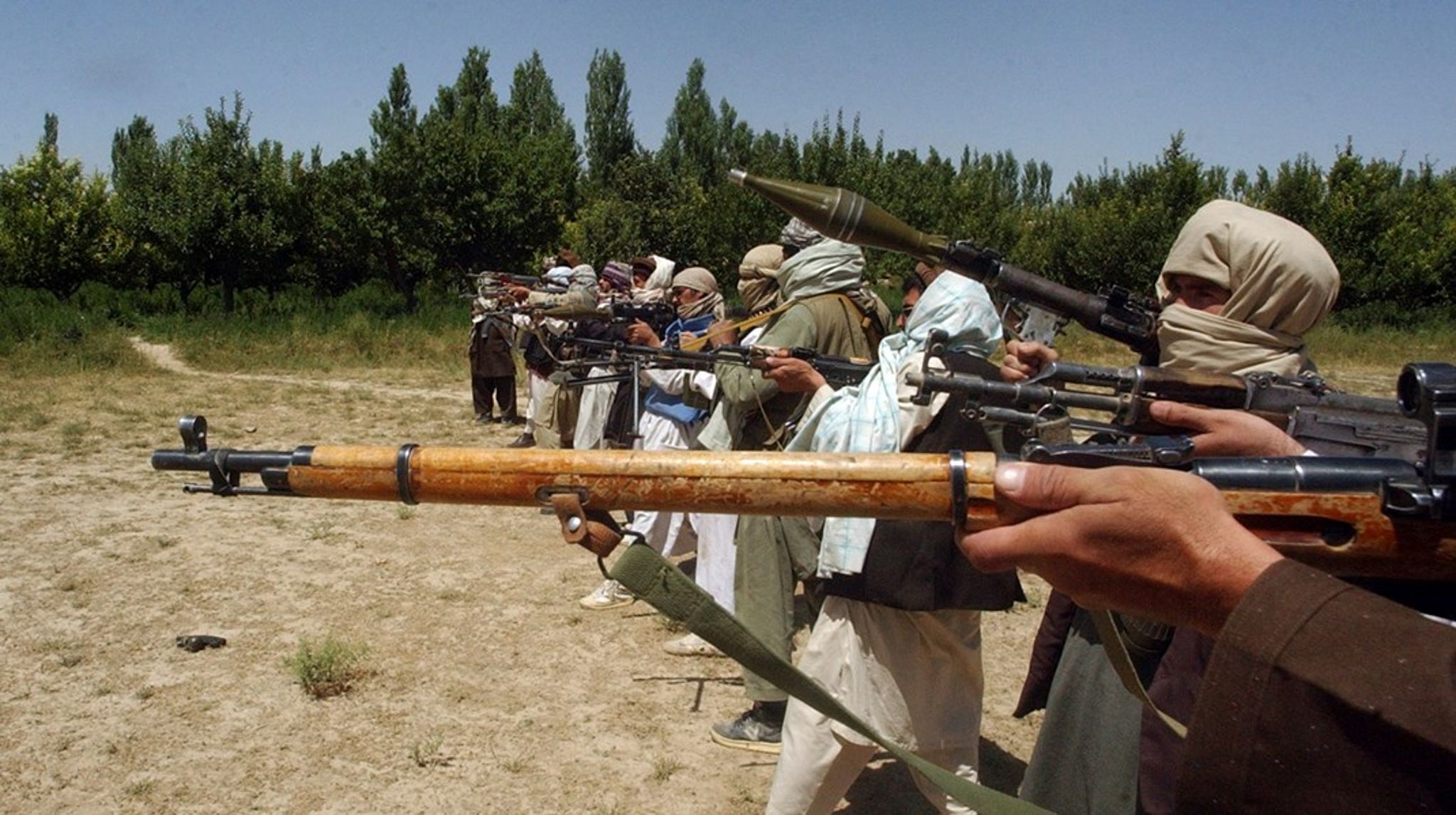 Talibankæmpere på en ukendt lokation. Der forventes, at flere militante grupper vil kunne få et ånderum i Afghanistan efter&nbsp;Talibans magtovertagelse.