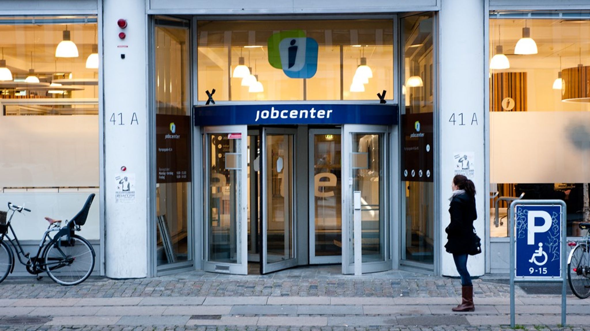 I takt med genåbningen efter corona-krisen mangler virksomhederne arbejdskraft i stor stil. Det har affødt ny debat om lediges rådighed for arbejdsmarkedet.&nbsp;