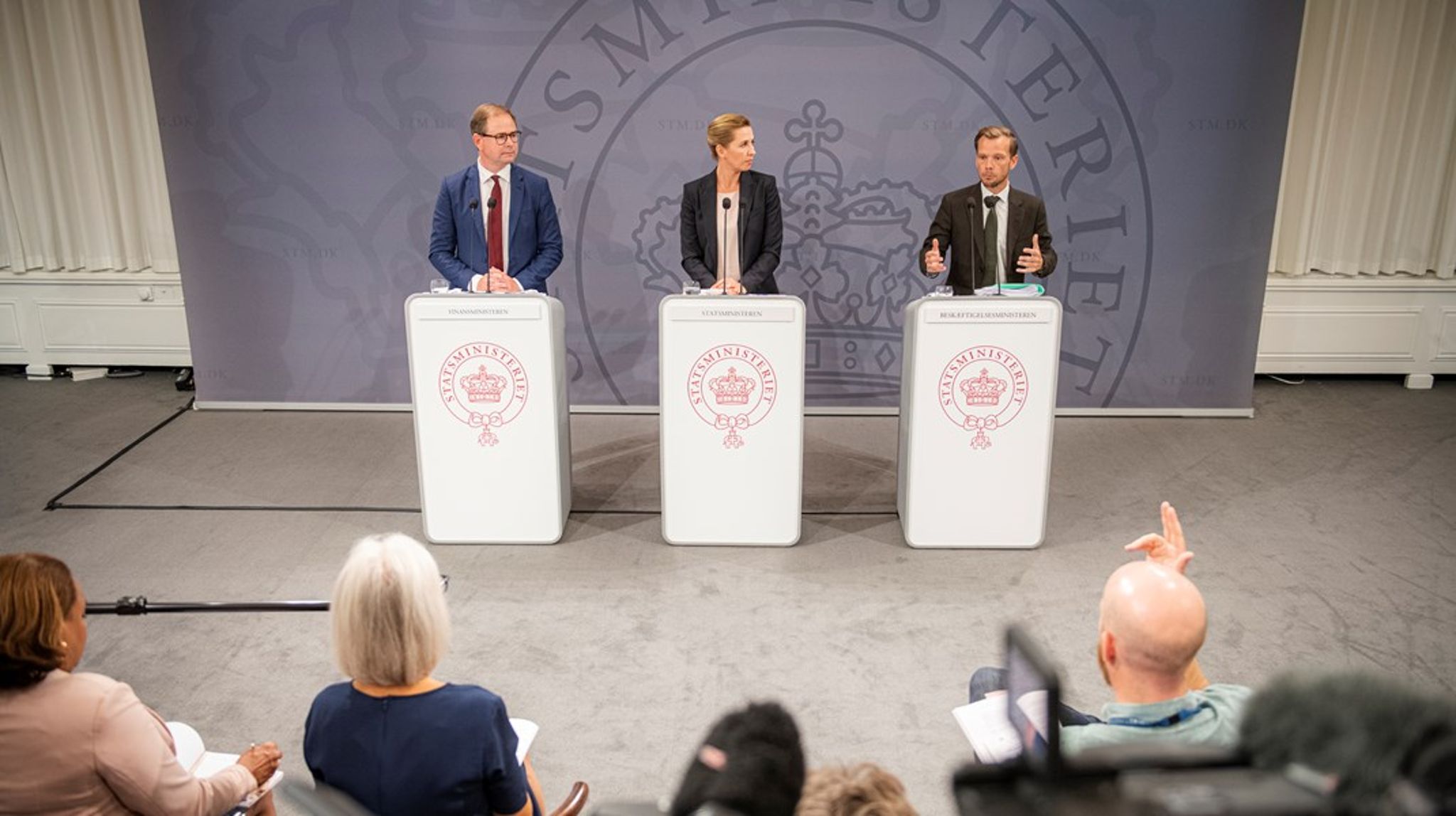 Statsminister Mette Frederiksen, finansminister Nicolai Wammen og beskæftigelsesminister Peter Hummelgaard præsenterer første reformudspil "Danmark kan mere 1". Af udspillet fremgår det, at der skal oprettes en stor ny statslig investeringsfond.