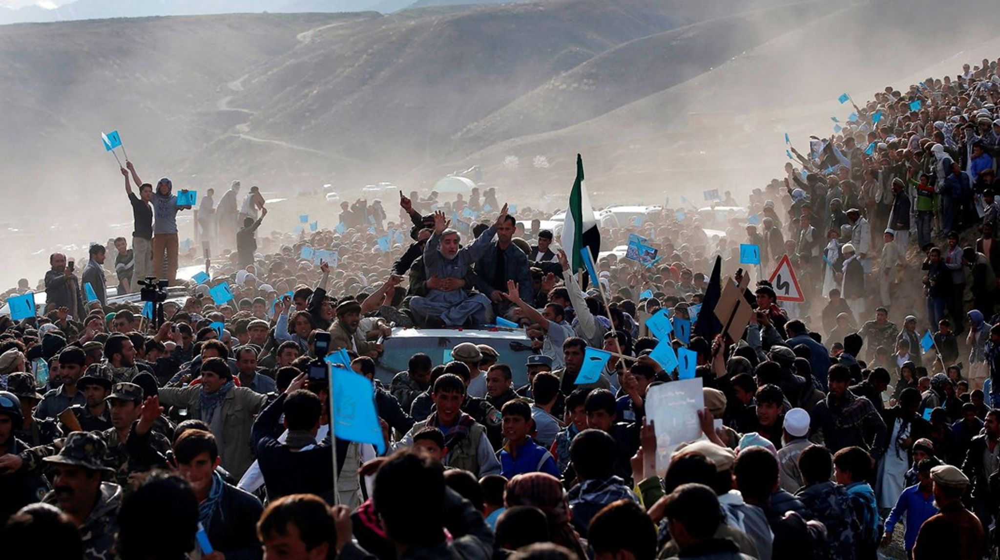 Arkivfoto: Præsidentkandidat&nbsp;Abdullah Abdullah (i gråt) under sin valgkampagne i&nbsp;Panjshir-provinsen i Afghanistan (marts, 2014).<br>
