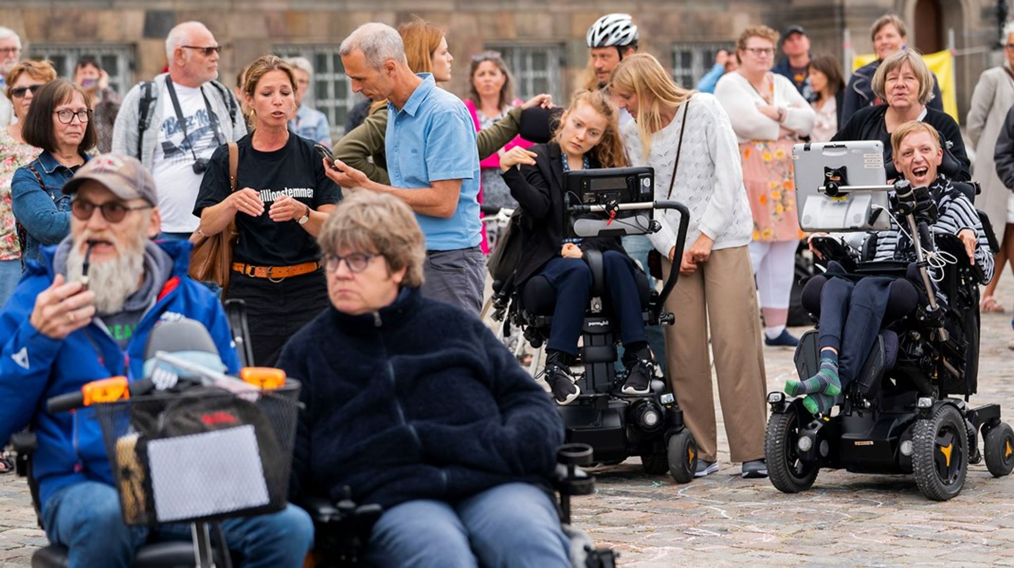 Der har den seneste tid været stort pres på for at få tilført ekstra midler til handicapområdet. KL pressede på for at tilført 5 milliarder kroner ekstra ved økonomiforhandlingerne, men den store økonomiske saltvandsindsprøjtning udeblev. Det førte efterfølgende til kritik ved en demonstration foran Christiansborg.