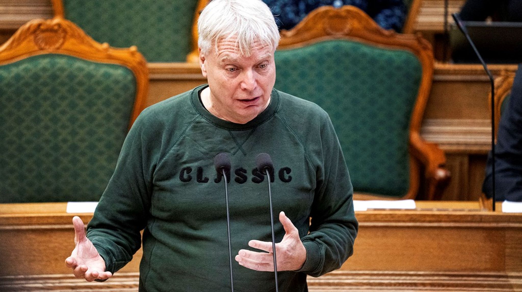 Ifølge Uffe Elbæk (FG) handler debatten om forskningsfrihed om, at&nbsp;de humanistiske og samfundsvidenskabelige uddannelser "signalerer alt for meget urbanitet, mangfoldighed, feminisme og magtkritik."