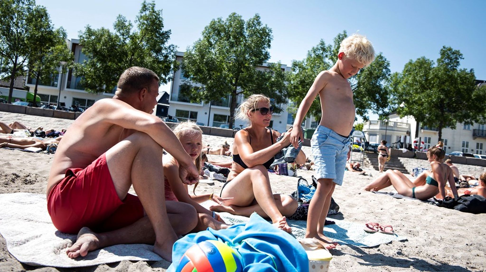 Hos OECD er Danmark et af de få
medlemslande, som slet ikke kategoriseres som et land, hvor der arbejdes
gennemgående med trivsel, skriver Michael Birkjær.&nbsp;