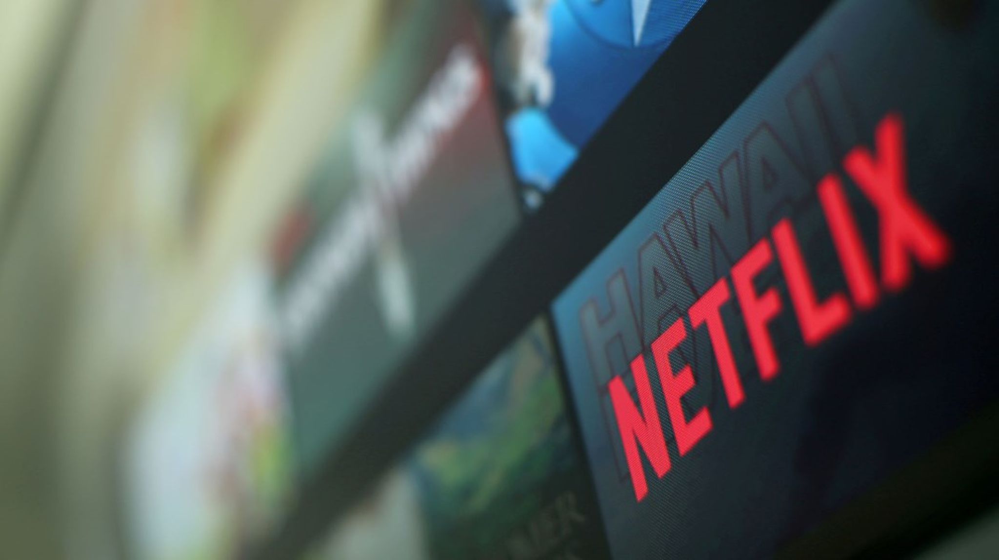 Flere og flere globale mediegiganter som for eksempel Netflix og Disney+ har rettet kompasset mod Danmark. De er kommet for at blive og for at vokse sig større, skriver Charlotte Enevoldsen.
