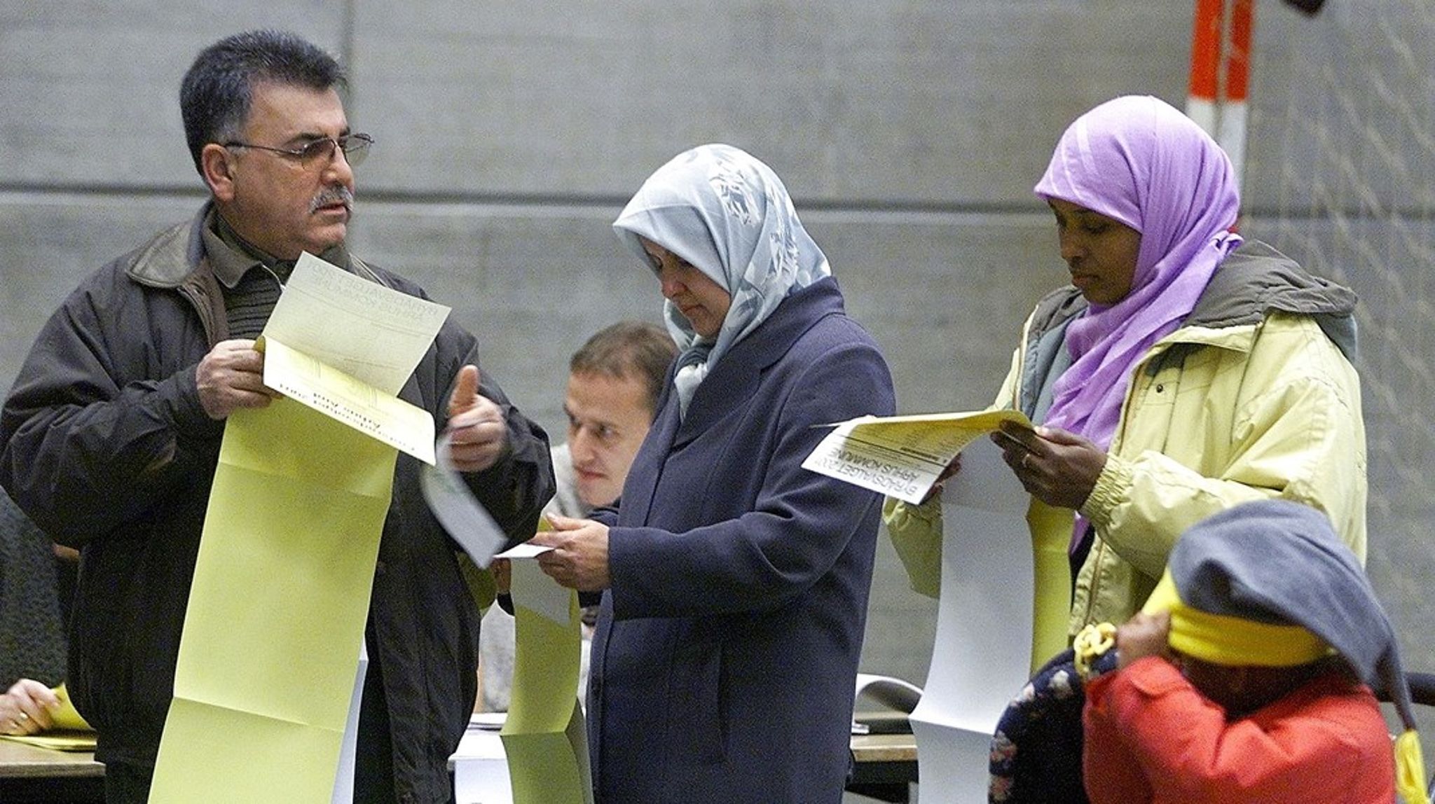Alt for mange&nbsp;indvandrere og efterkommere&nbsp;er desværre for uengagerede og passive hvad angår demokratisk deltagelse, da man fejlagtigt tror, at man ingen indflydelse har, skriver&nbsp;Bilal Itani.&nbsp;Arkivfoto, valgsted i Gellerup.