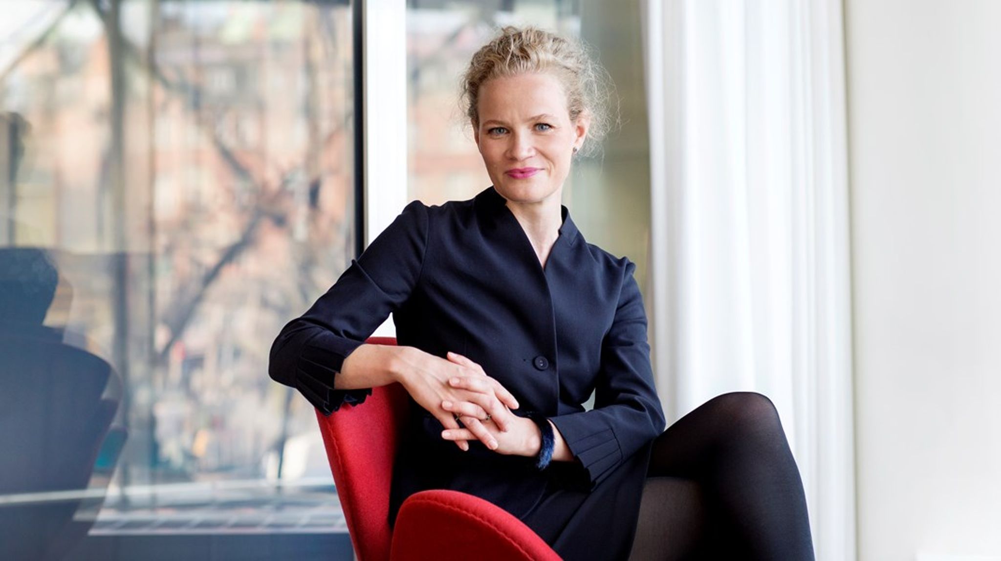 Branchedirektør Katrine Ellersgaard Nielsen fortæller, at de nye retningslinjer skal forsikre beslutningstagere og kunder om, at branchen tager sit ansvar alvorligt.