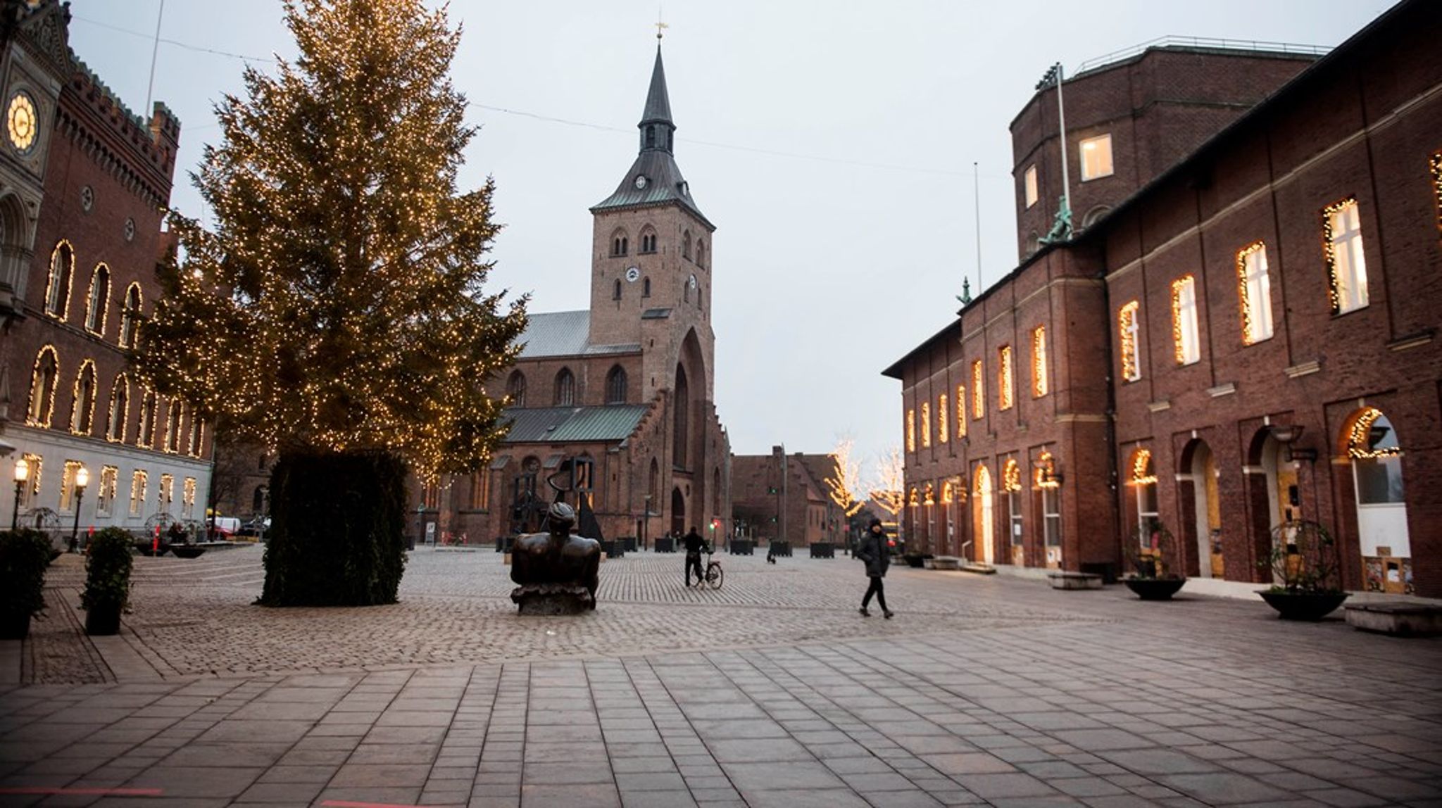 Aflastningsområderne
er ikke i konkurrence med bymidterne, og vi skal ikke erstatte
traileren i aflastningsområderne med cyklens bagagebærer i bymidten, skriver&nbsp;Anni
Matthiesen, Michael Aastrup Jensen og Brian Svart. På billedet er det Odenses bymidte.